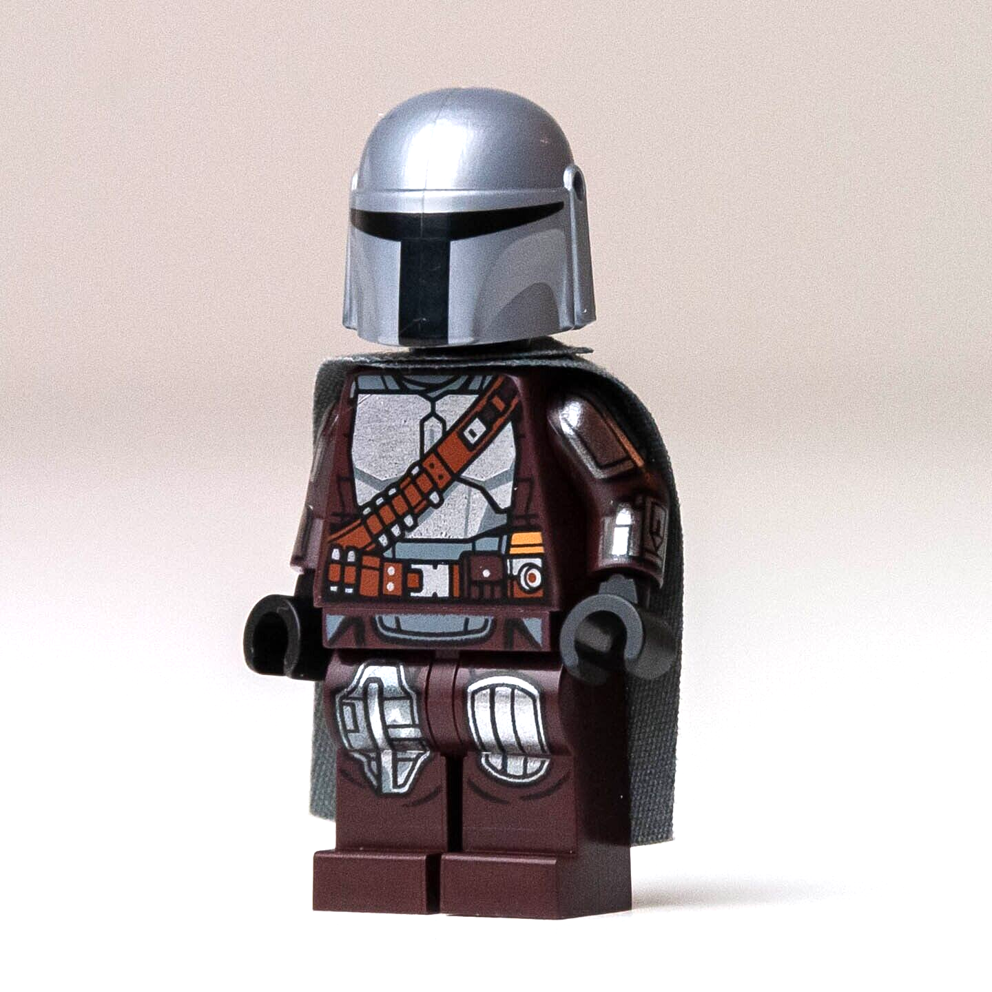 New LEGO Mandalorian (SEALED CAPE) - Silver Beskar Armor Minifigure (sw1135) - StudBee