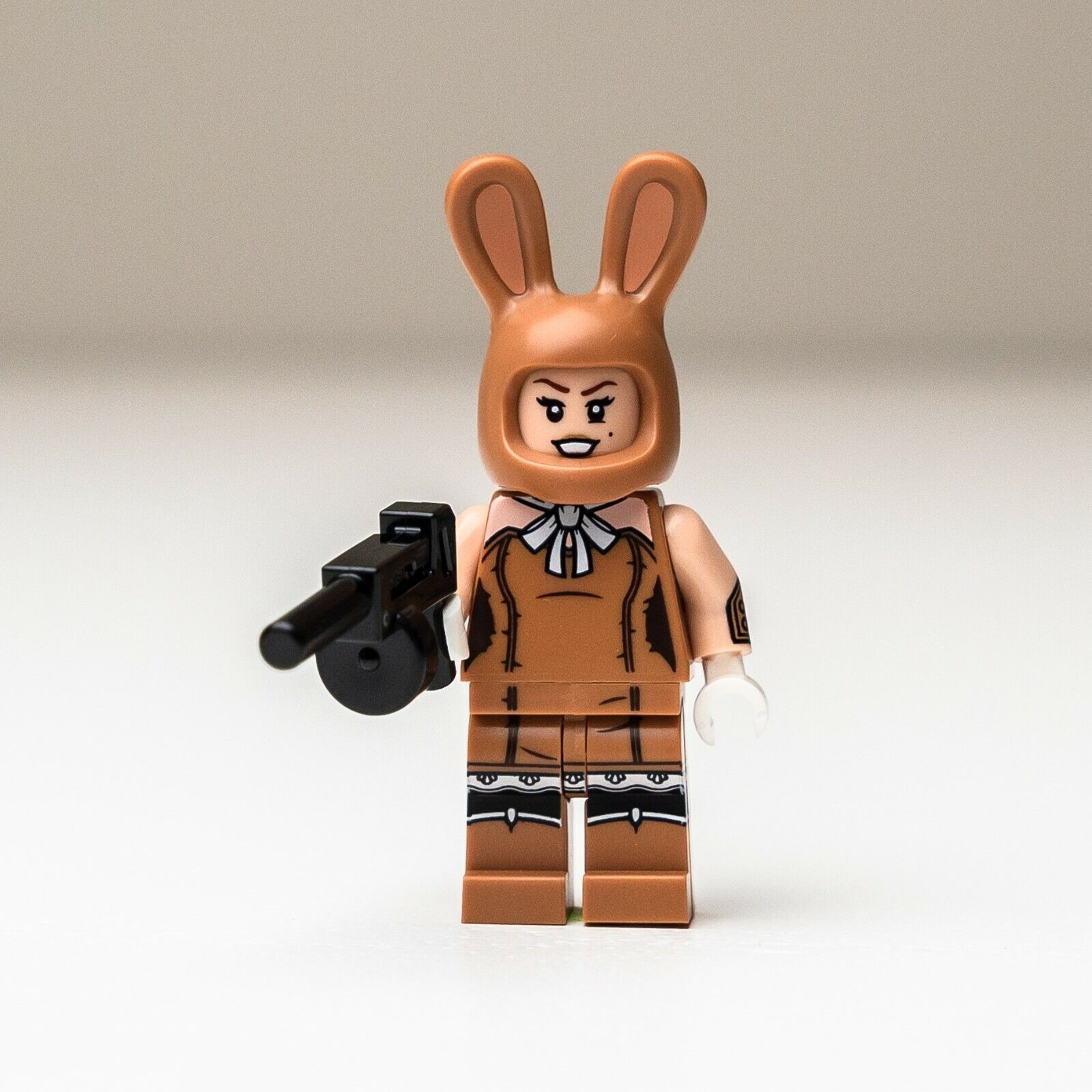 LEGO DC Minifigure - March Harriet w/ Tommy Gun (coltlbm17) Stand 71017 - StudBee
