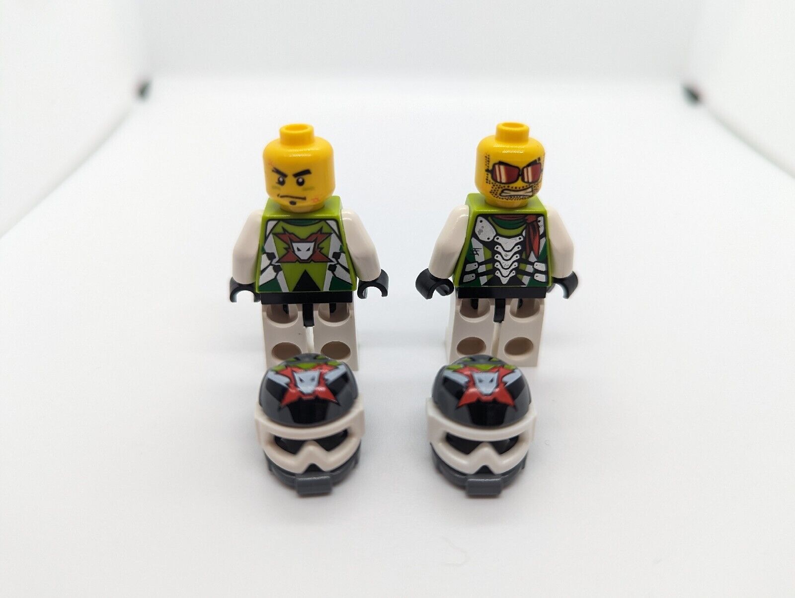 LEGO World Racers 8864 Lot - Rex-treme (wr001) & Max-treme (wr011) Flag, Trophy