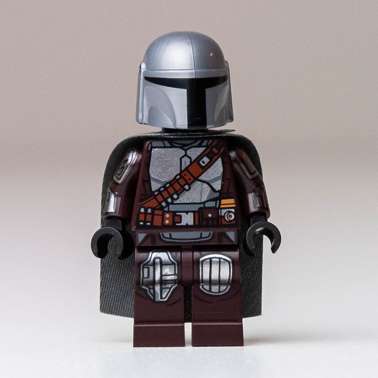 New LEGO Mandalorian (SEALED CAPE) - Silver Beskar Armor Minifigure (sw1135) - StudBee