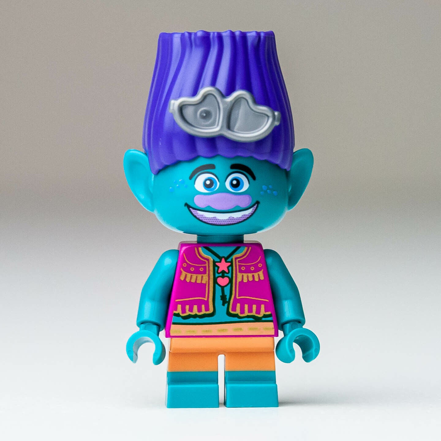 New LEGO Branch (Magenta Vest) Minifigure - Vibe City Concert - 41258 (twt023) - StudBee