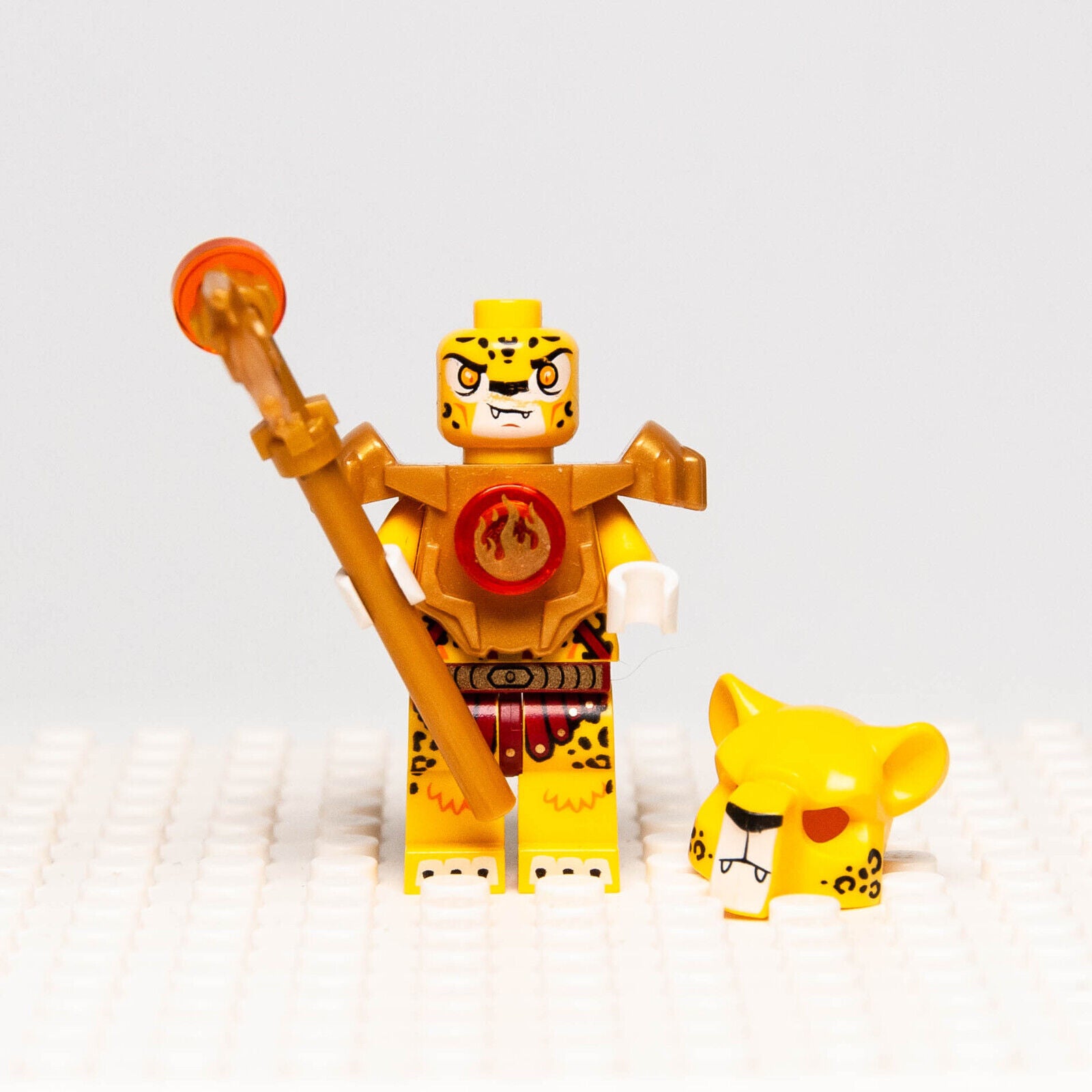 LEGO Chima Minifigure: Lundor, Fire Chi and Heavy Armor (loc081) 70141 Leopard - StudBee