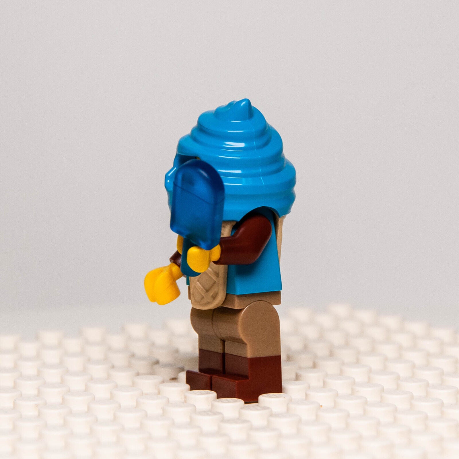 New Lego BAM 2023 Q2 Minifigure Blue Ice Cream Costume w/ Lolly - StudBee