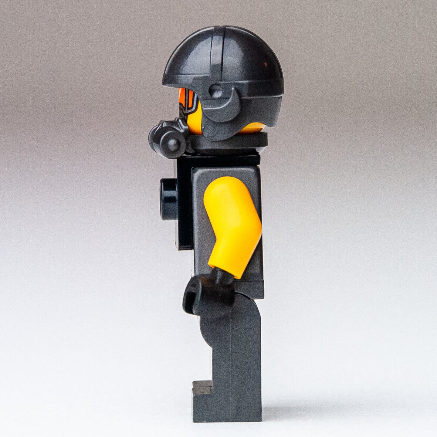 New LEGO Minifigure: AIM Agent Front Neck Bracket - Avengers Tower 76166 (sh653 - StudBee