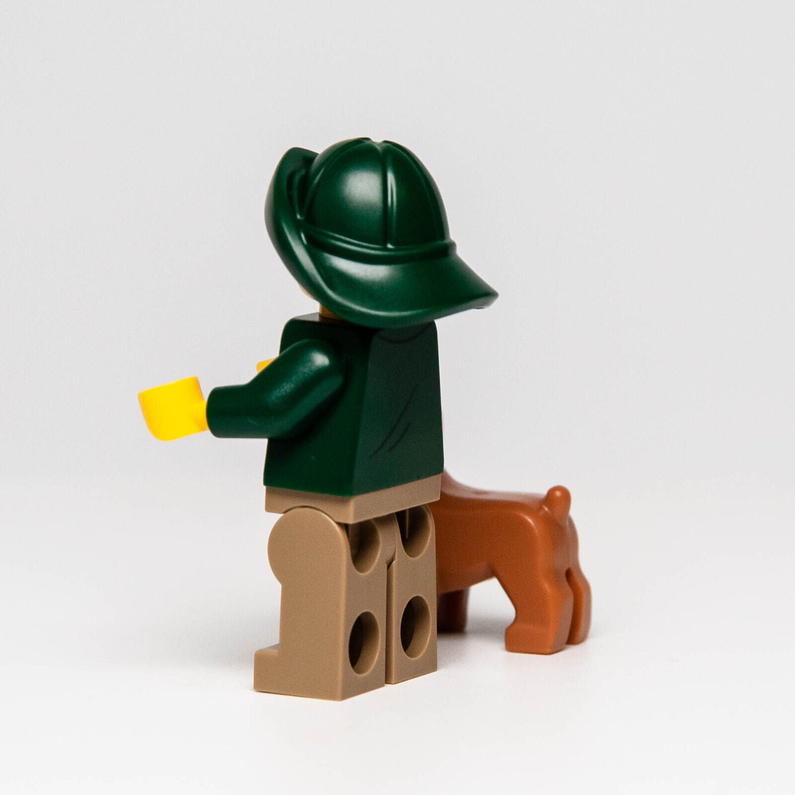 New Lego BAM 2023 Lighthouse Keeper Dark Green Minifigure w/ French Bulldog Fish - StudBee