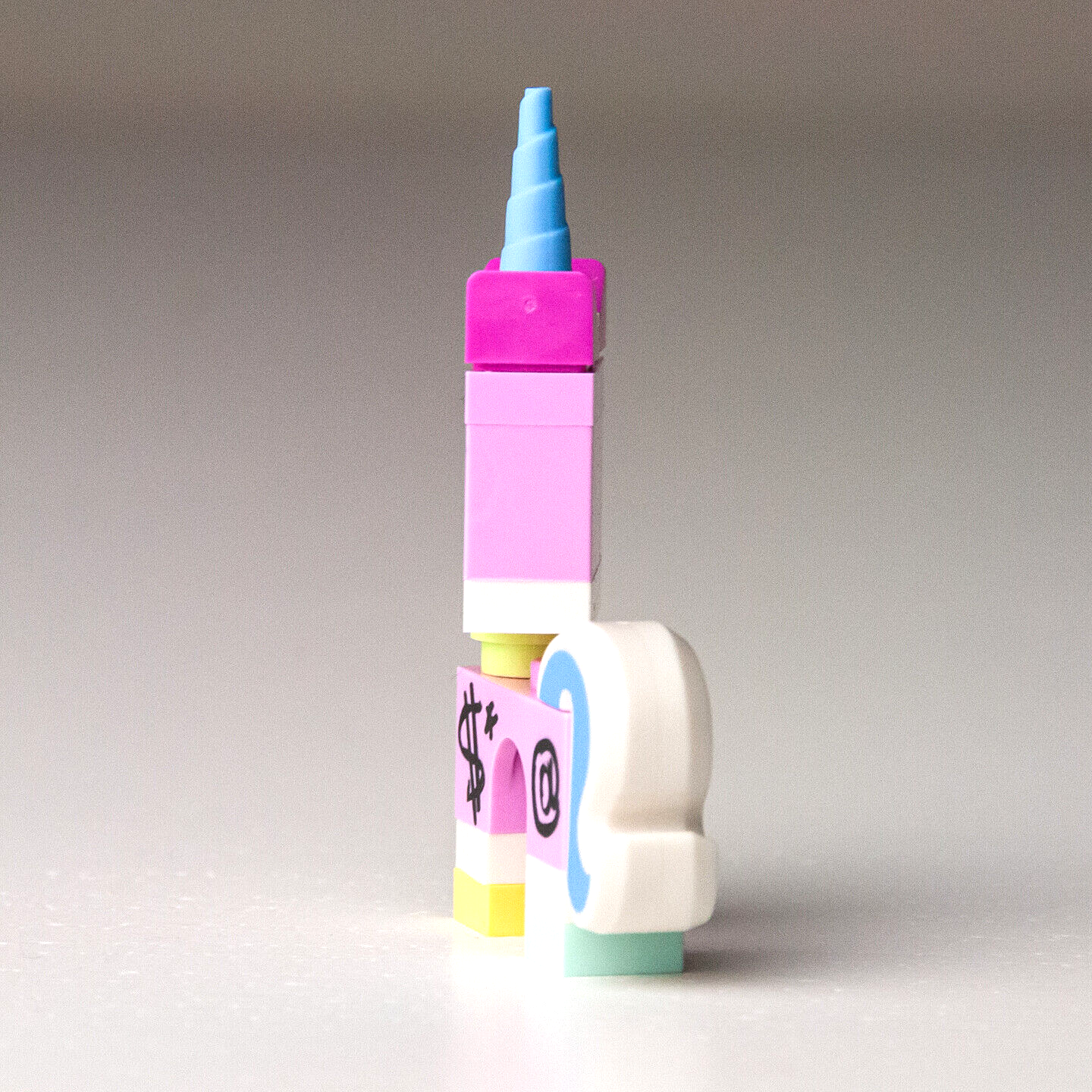 LEGO  Unikitty - Biznis Kitty Minifigure - Lord Business' Evil Lair (tlm075) - StudBee