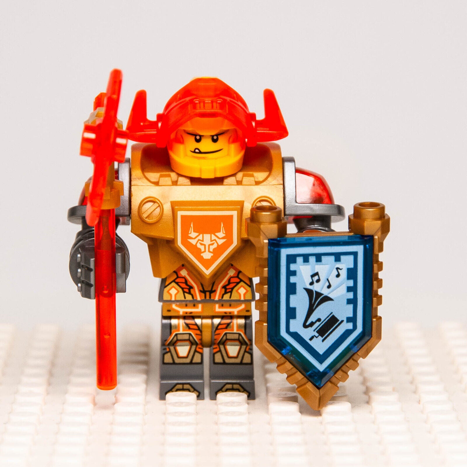 LEGO Nexo Knights Minifigure: Axl Pearl Gold Torso w/ Shield (nex137) 72006 - StudBee