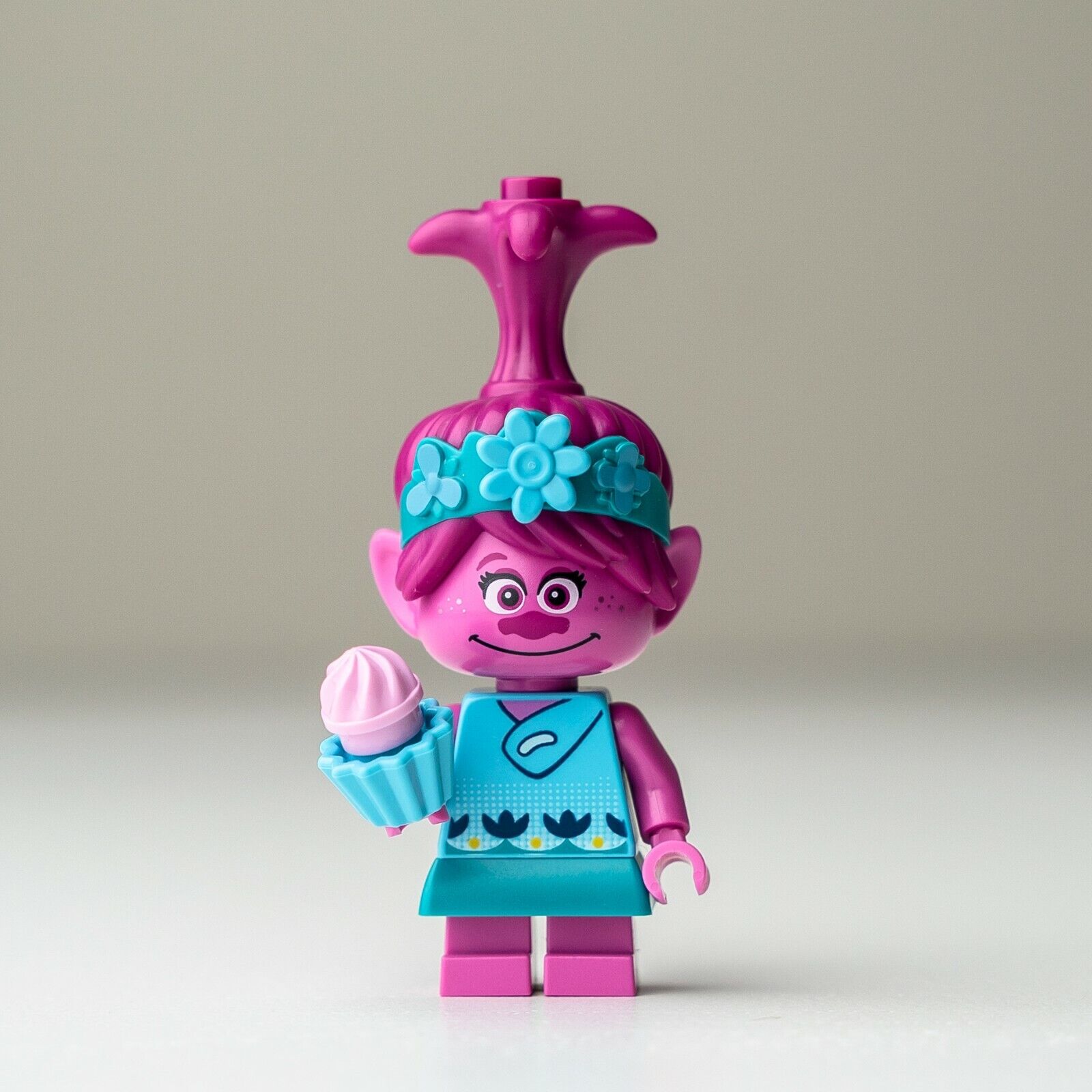 New LEGO Poppy (w/ Cupcake and Swirl) Minifigure - Poppy's Pod - 41251 (twt009) - StudBee
