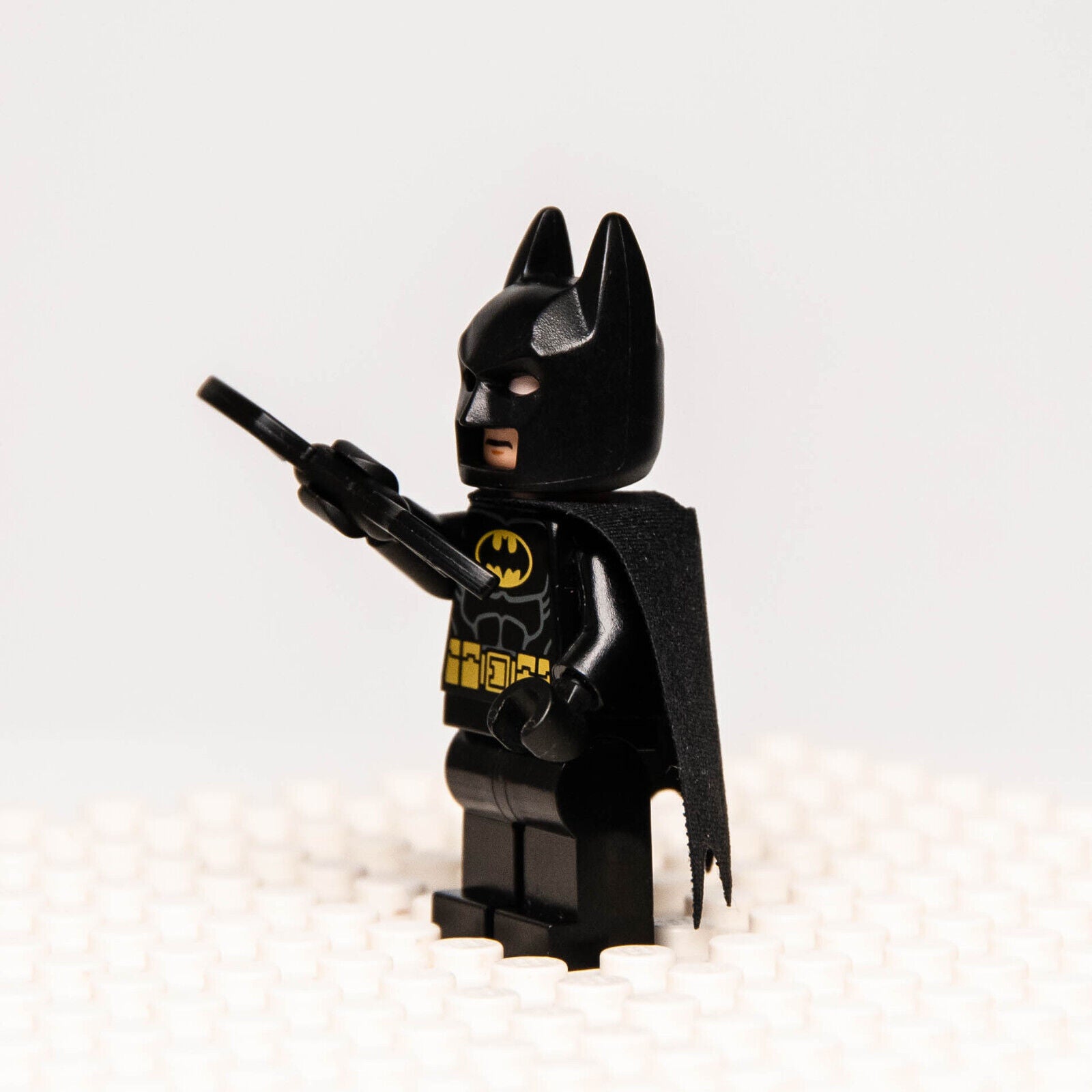 LEGO Minifigure Batman DC Super Heroes Black Suit Yellow Belt Type 2 Cowl sh016a - StudBee