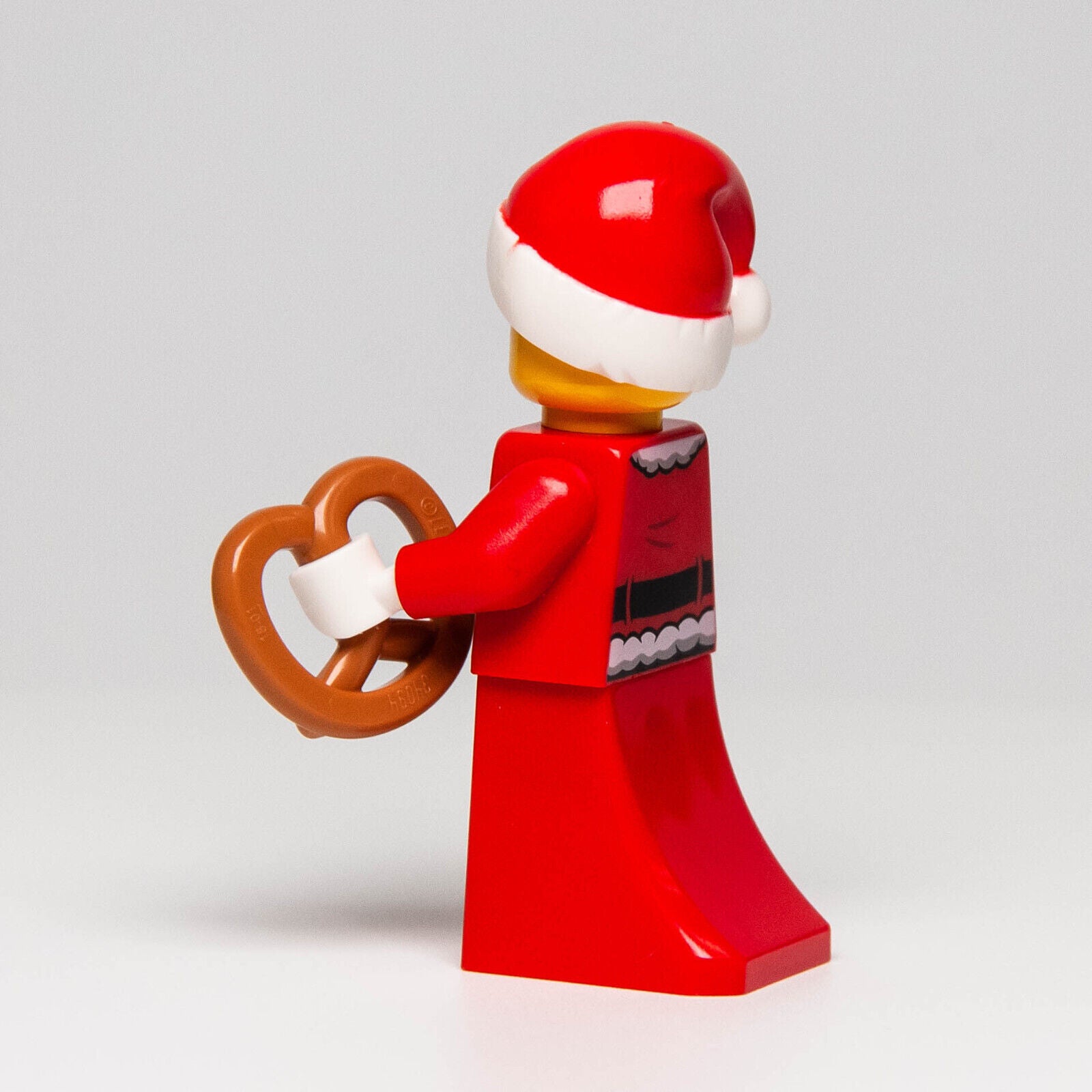 New Lego Holiday (BAM )Christmas Minifigure - Mrs. Claus w/ Pretzel 2022 - StudBee