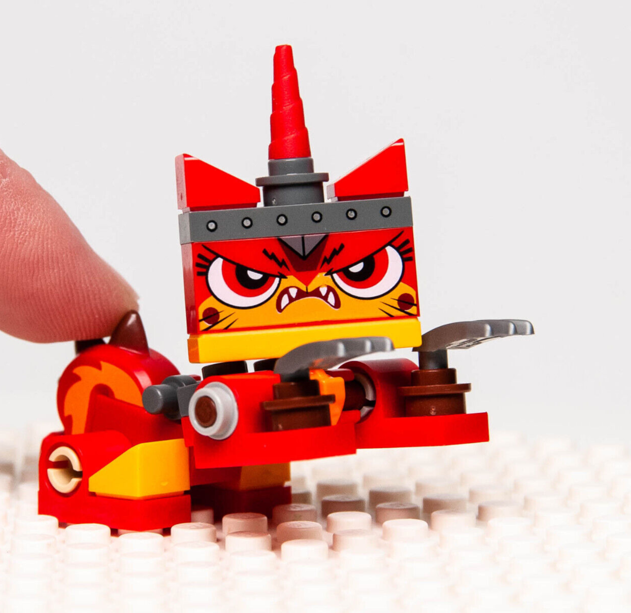 NEW LEGO  Unikitty - Warrior Kitty Minifigure - Movie Maker (tlm179) - StudBee