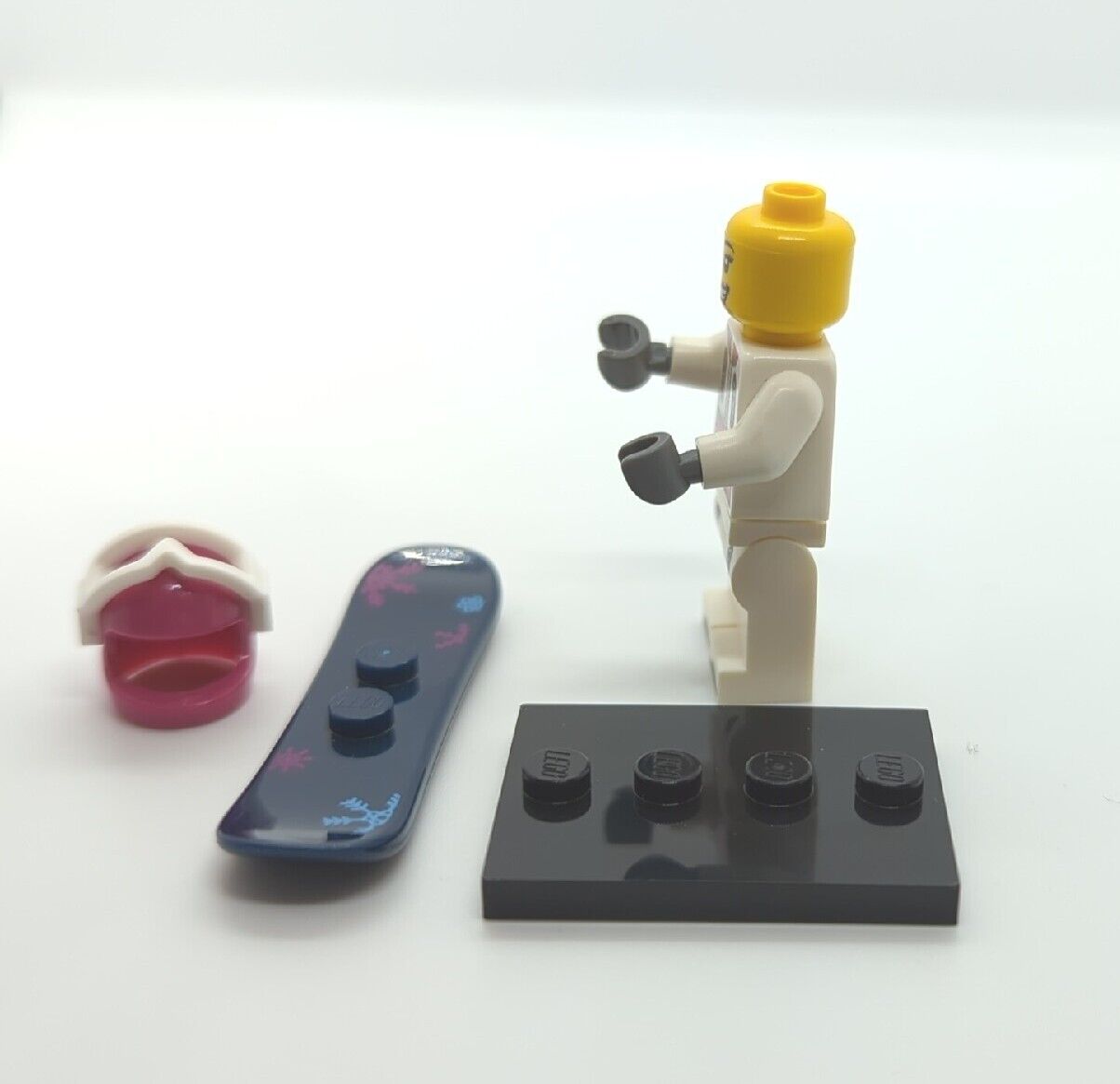 LEGO Minifigure CMF Series 3 - Snowboarder Skier Winter 8803 col03-5 (col039) - StudBee