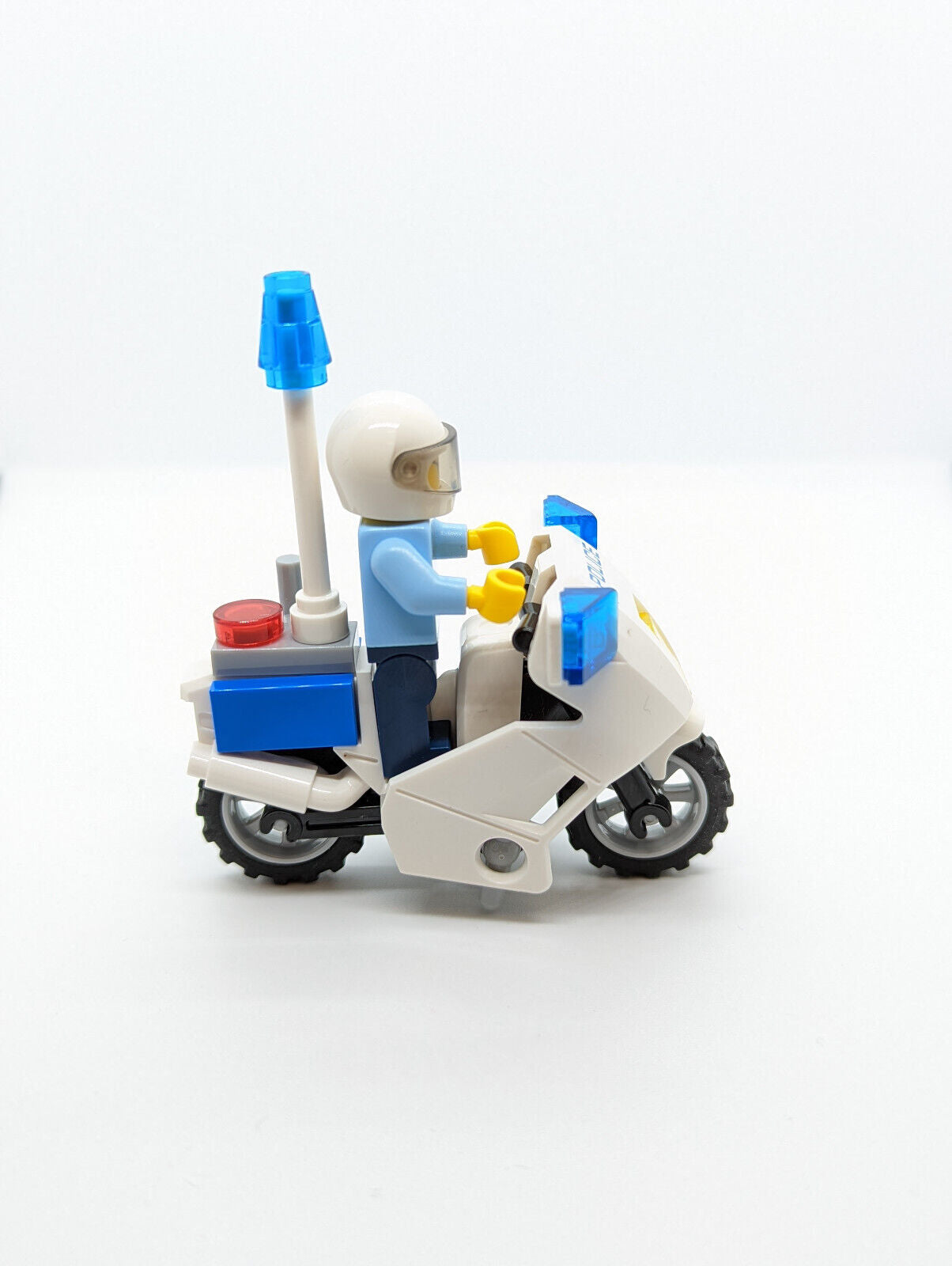 LEGO Female Police Officer Minifigure & Motorcycle (cty0936) 60200 Capital City - StudBee