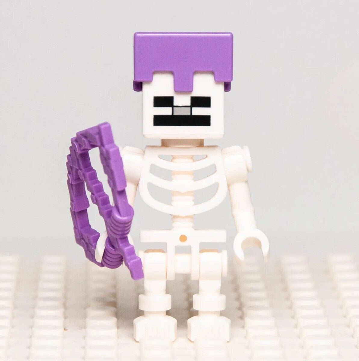 New LEGO Minecraft Minifigure - Skeleton Lavender Helmet (min065) 21146 21171 - StudBee
