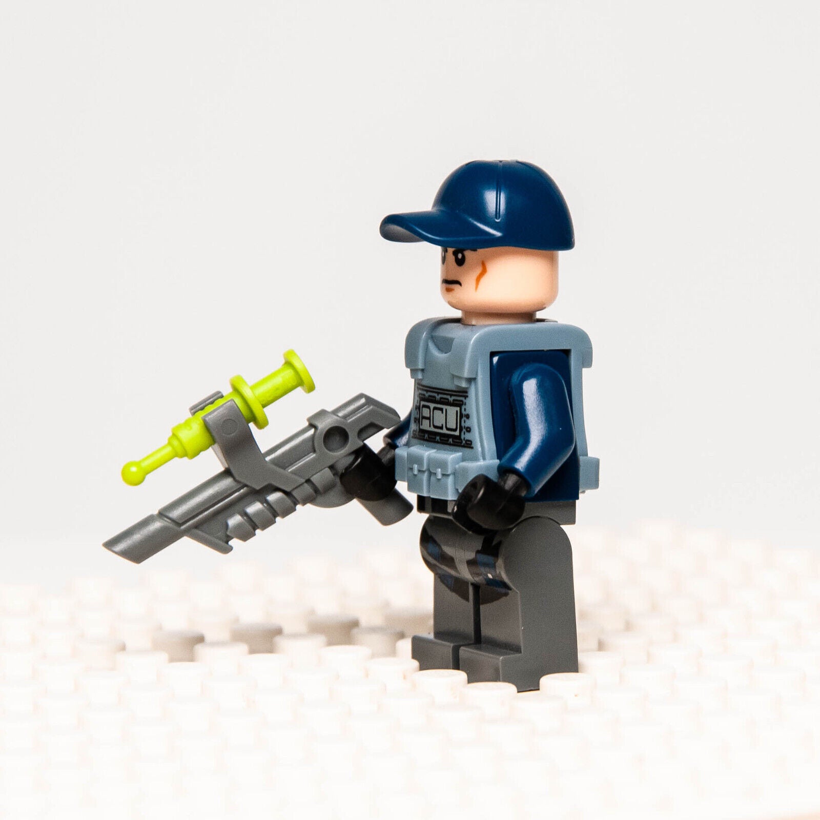 LEGO Minifigure - ACU Trooper Angry (jw010) Jurassic World 75917 - StudBee