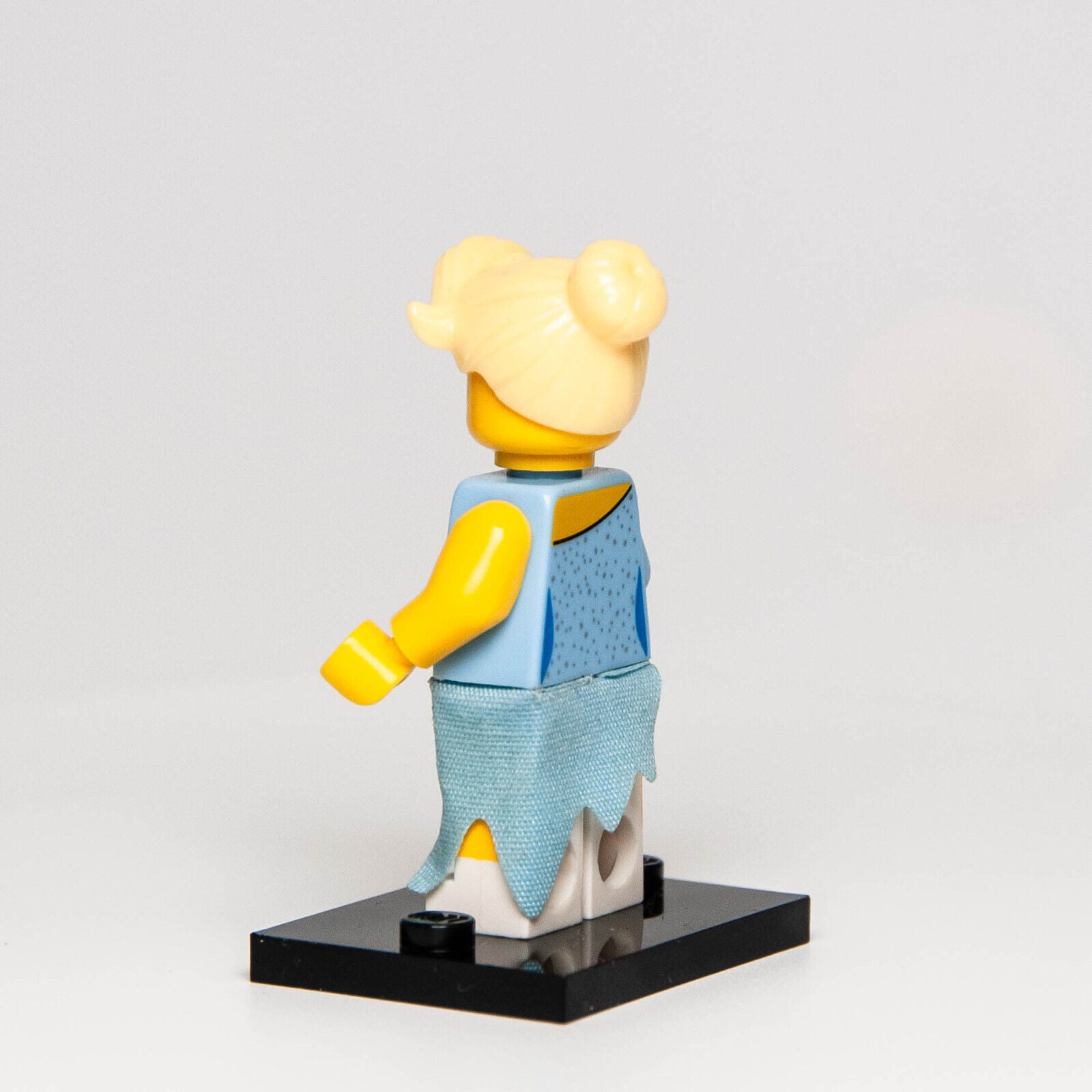 LEGO CMF 4 Minifigure - Female Ice Skater w/ Skirt & Ice Skates (col04-15 col063 - StudBee