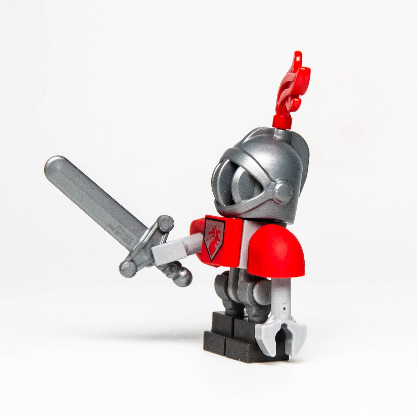LEGO Nexo Knights Minifigure - Macy's Bot w/ Sword (nex049) 70319 - StudBee