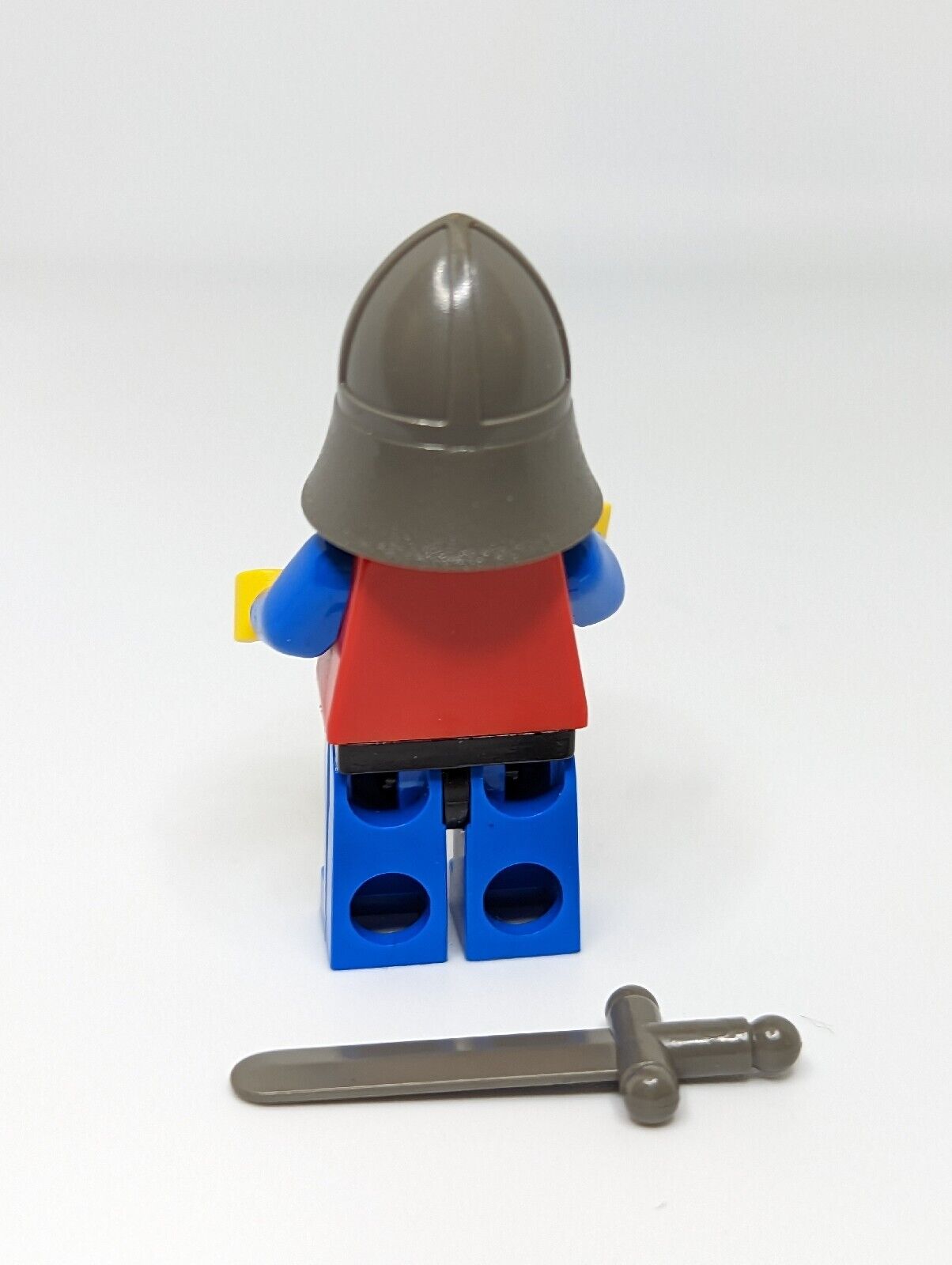 LEGO Vintage Castle Minifigures: Lion Knights Crusader w/ Sword (cas115) 6039 - StudBee