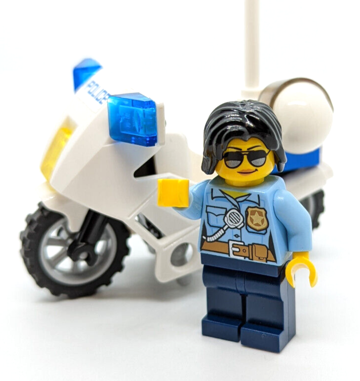 LEGO Female Police Officer Minifigure & Motorcycle (cty0936) 60200 Capital City - StudBee