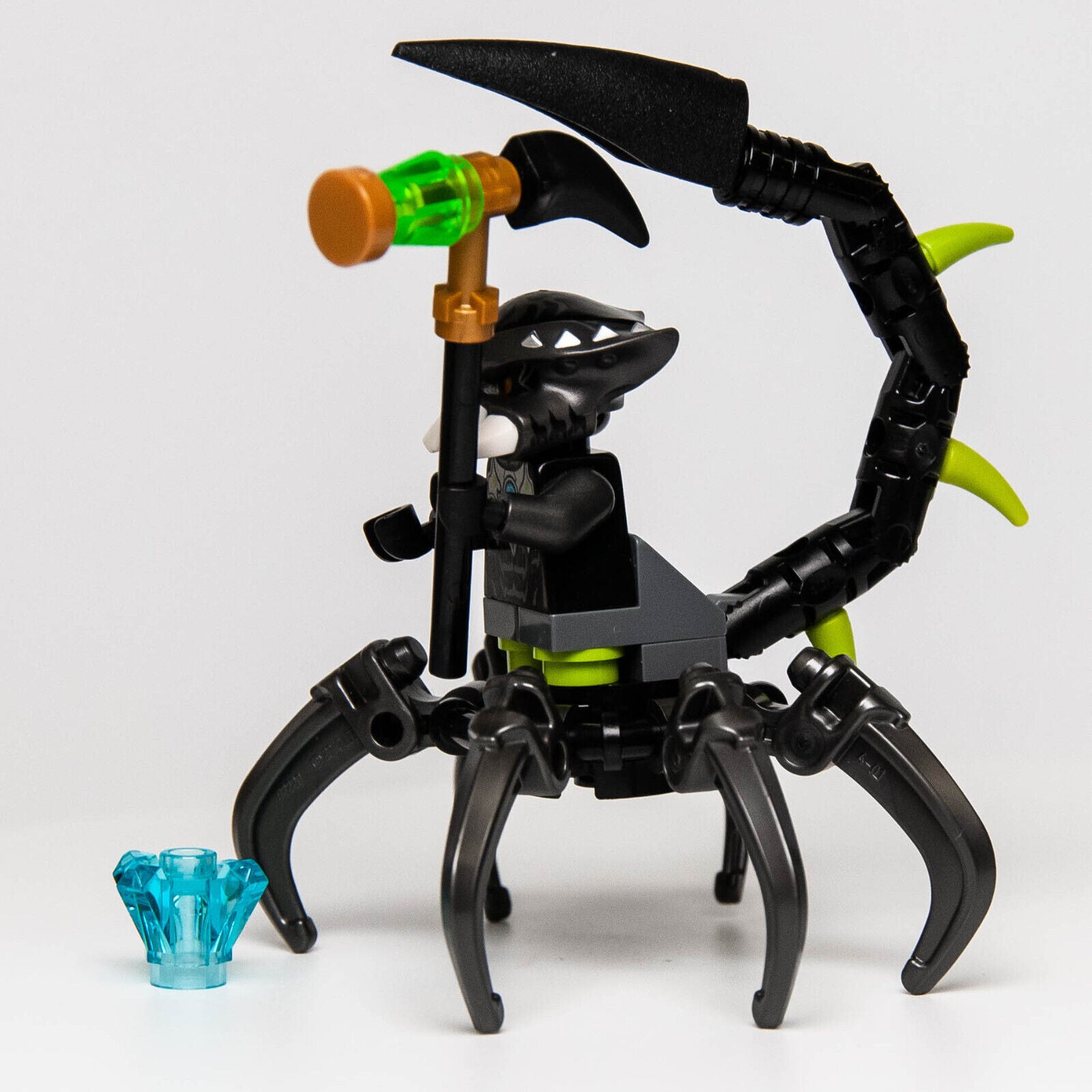 LEGO Legends Of Chima Scutter Minifigure (loc064) w/ Staff & Crystal - StudBee