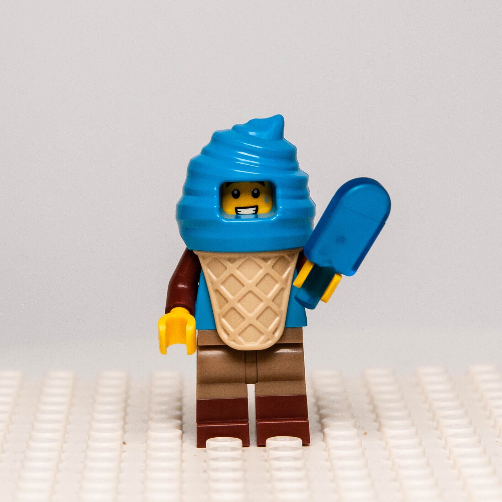 New Lego BAM 2023 Q2 Minifigure Blue Ice Cream Costume w/ Lolly - StudBee