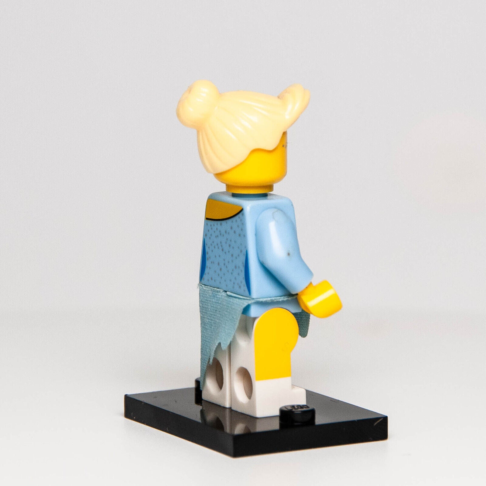 LEGO CMF 4 Minifigure - Female Ice Skater w/ Skirt & Ice Skates (col04-15 col063 - StudBee