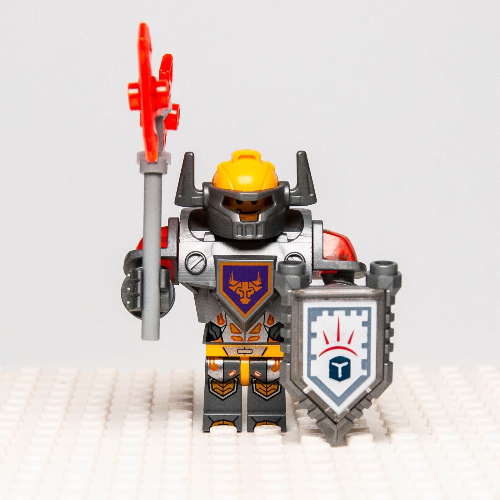 LEGO Nexo Knights Minifigure: Axl Flat Silver Torso w/ Shield (nex007) 70317 - StudBee