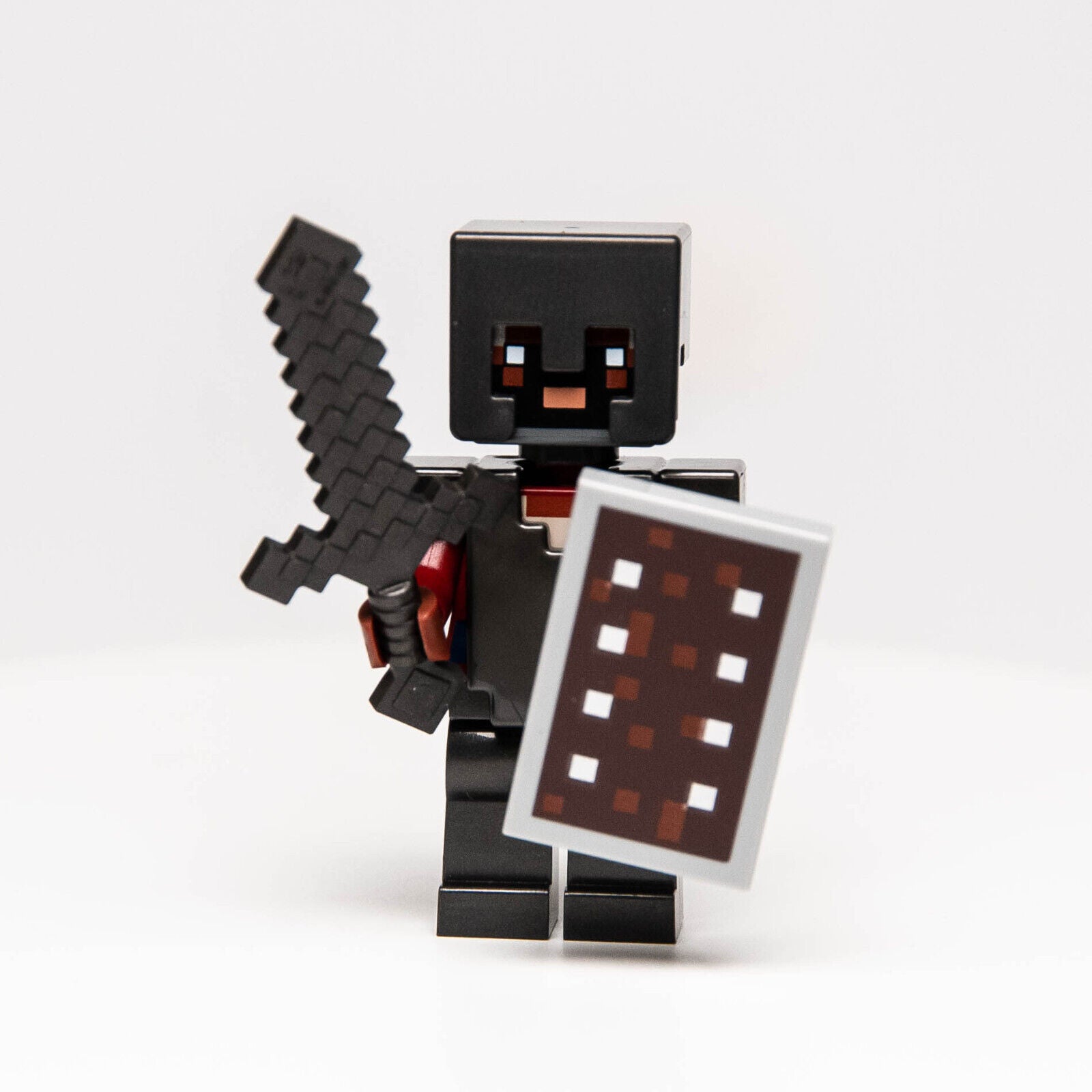 New LEGO Minecraft Minifigure: Netherite Knight (min147) Deep Dark Battle 21246 - StudBee
