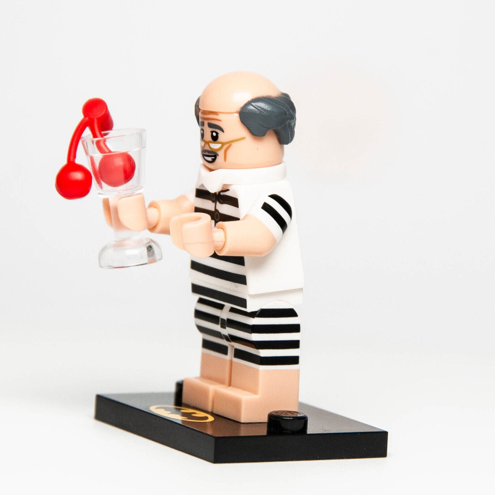 Lego DC Batman CMF Series 2 71020 Minifigure -Beach Vacation Alfred (coltlbm2-10 - StudBee