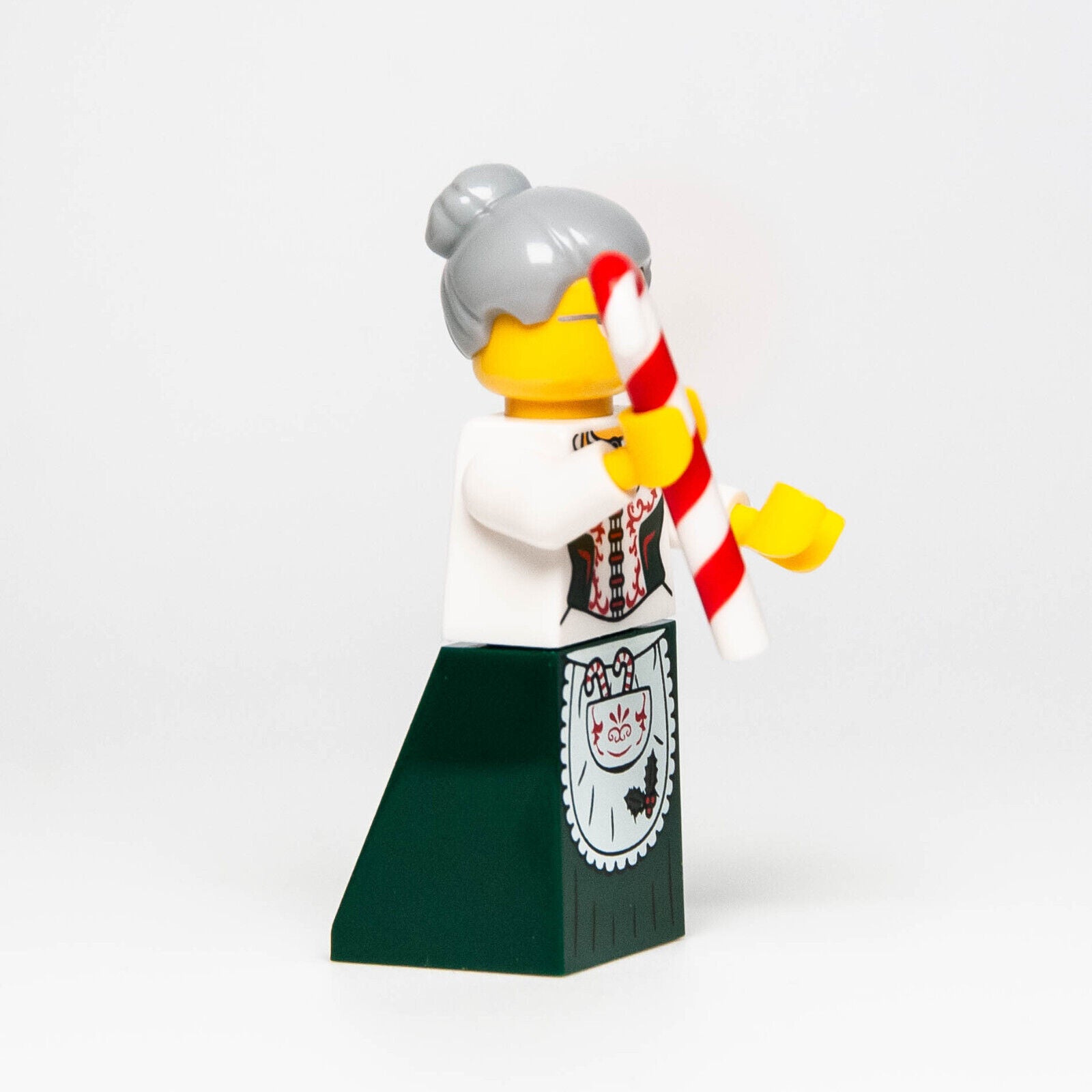 New LEGO 2018 BAM Minifigure: Mrs. Claus Dark Green Skirt & Candy Cane (hol241) - StudBee