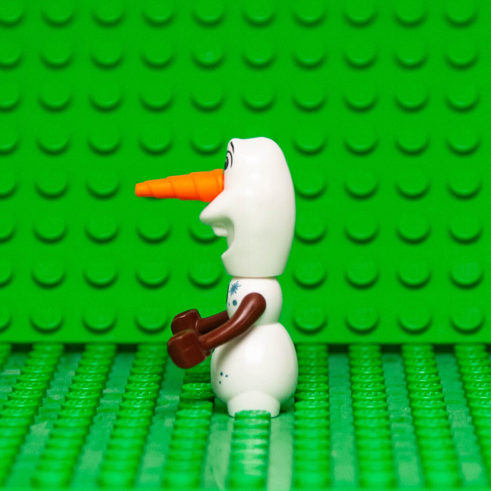 LEGO Minifigure Olaf - Metallic Light Blue Snowflakes - Disney Frozen (dp074) - StudBee