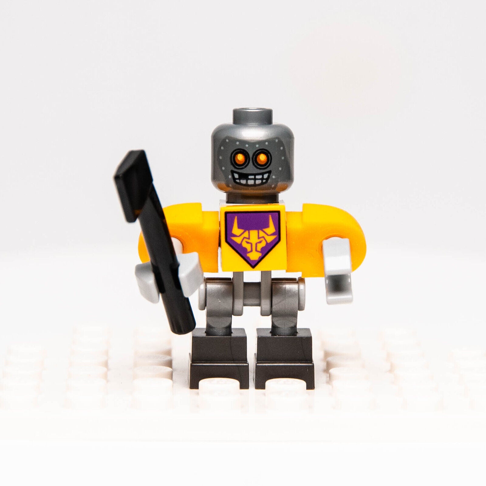 LEGO Nexo Knights Minifigure Lot: Axl Bot w/ Axe (nex060) 70317 - StudBee