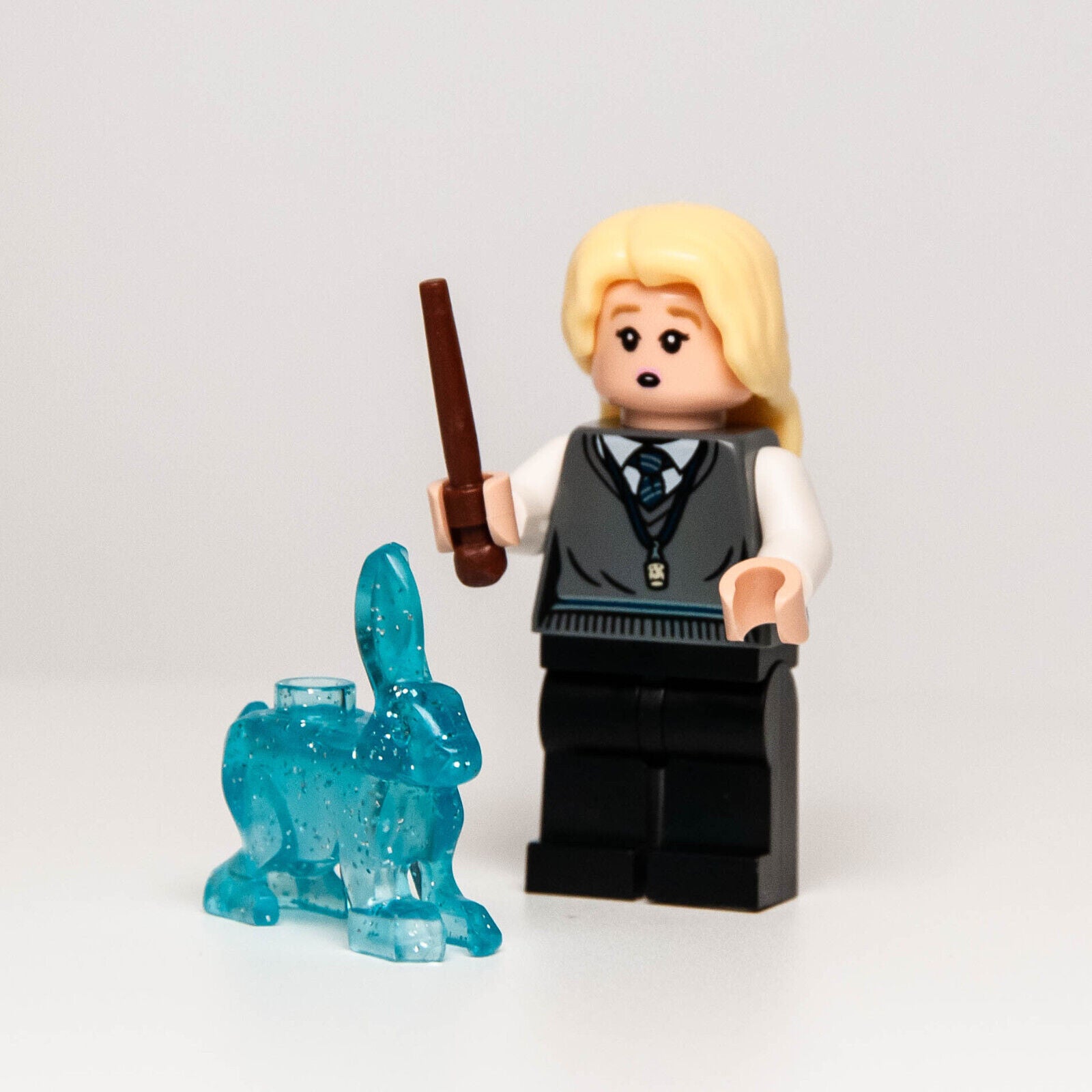 New LEGO Luna Lovegood & Hare Patronus Gryffindor Minifigure - 75966 (hp239) - StudBee