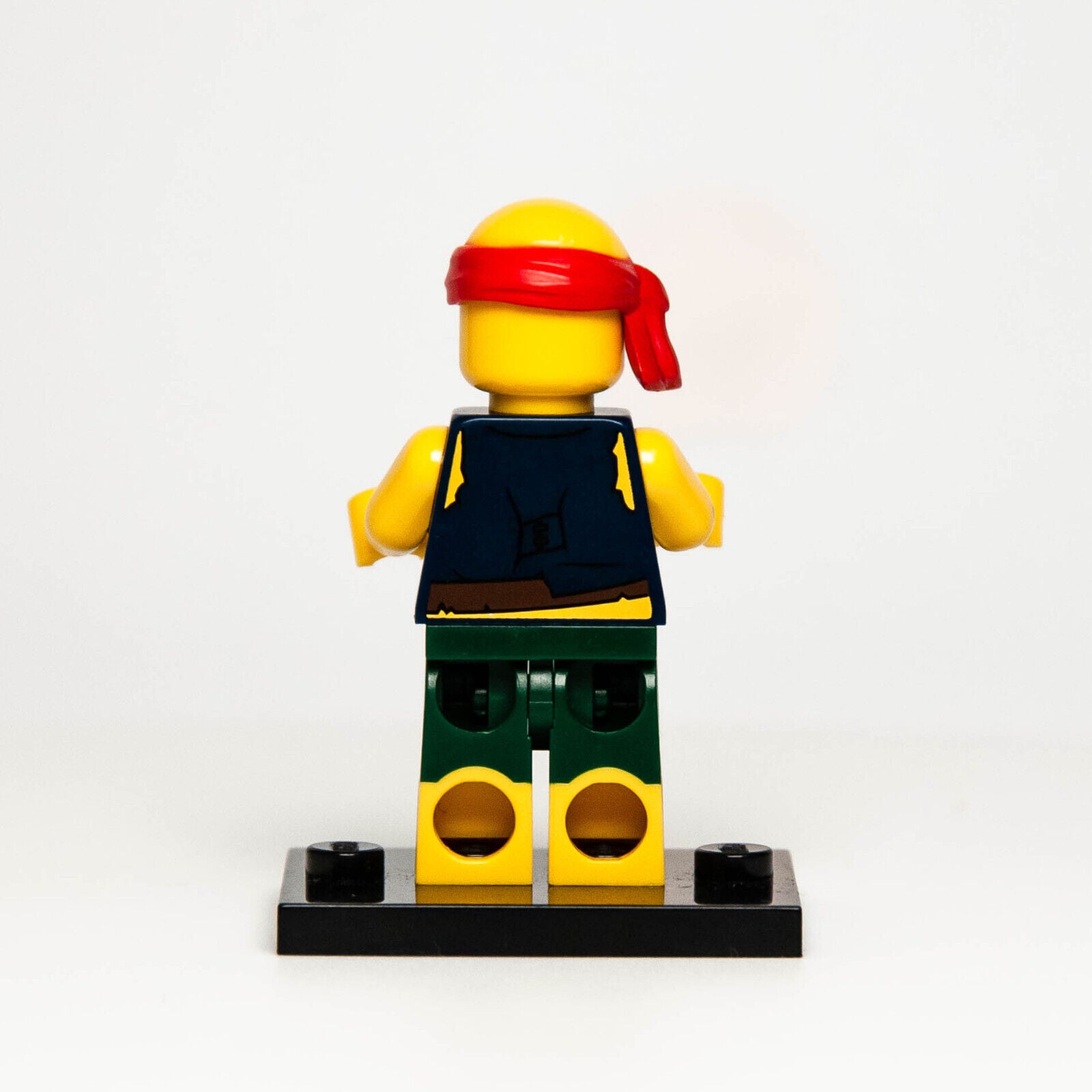 Lego Minifigure - Scallywag Pirate - Lego CMF Series 16 (col16-9 col252) 71013