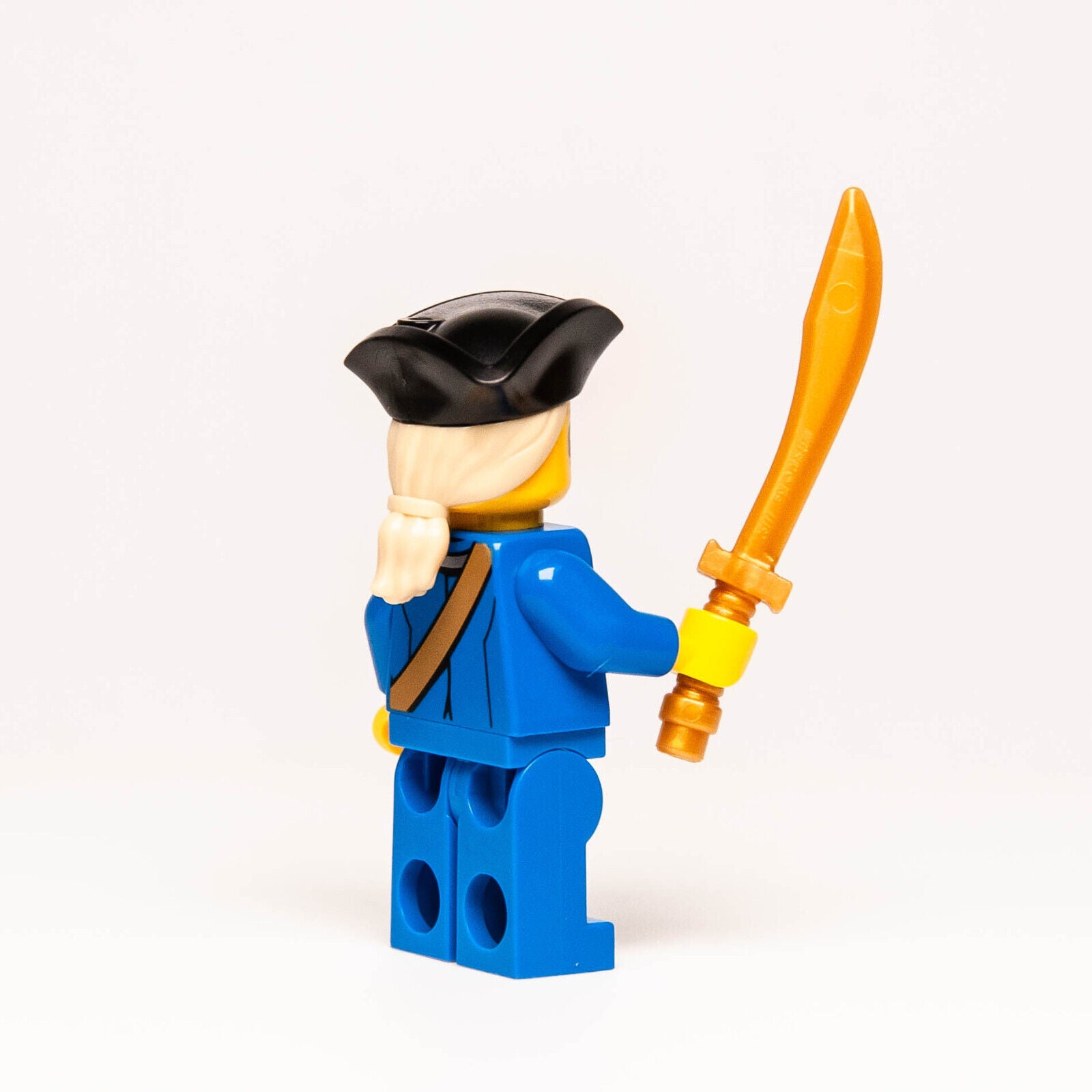 New LEGO BAM 2024 Minifigure - Female Pirate Tricorne Hat, Muddy Face Sword (pi - StudBee