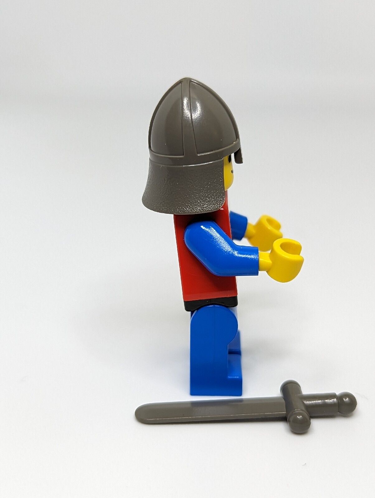 LEGO Vintage Castle Minifigures: Lion Knights Crusader w/ Sword (cas115) 6039 - StudBee