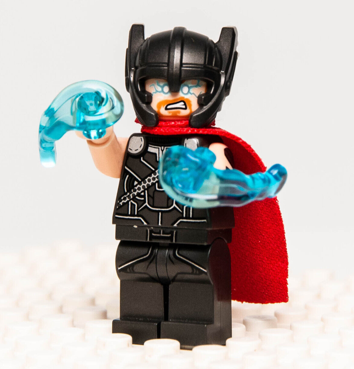 LEGO Thor Minifigure - Red Cape, Helmet Ragnarok 76084 (sh409) - StudBee