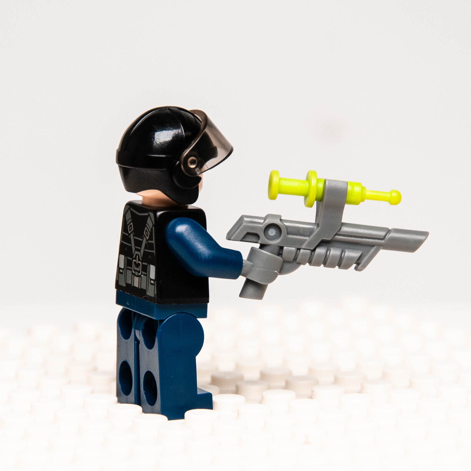 Lego Jurassic World Female ACU Tracker Minifigure w/ Aviator Cap 75926 (jw042) - StudBee