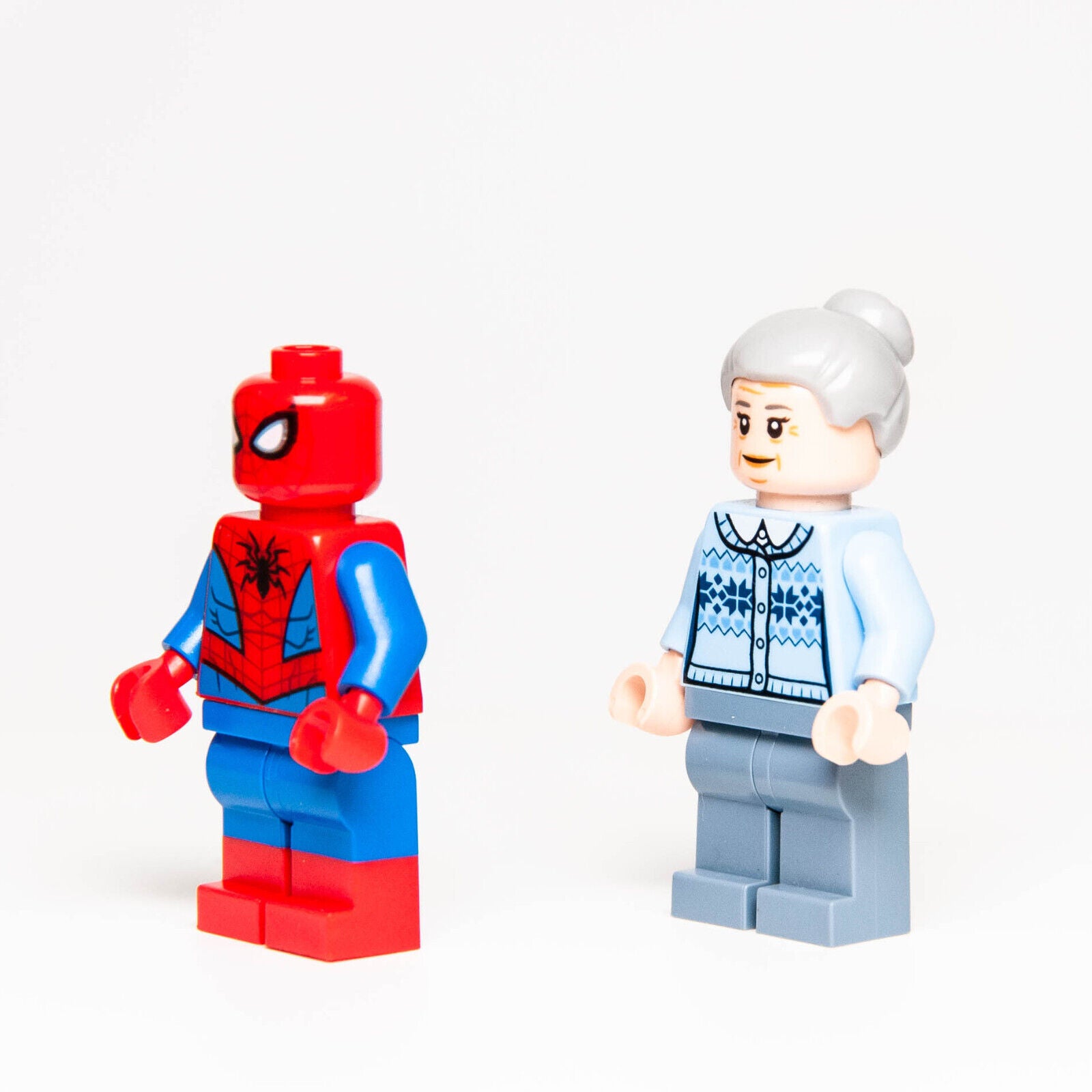 Lego 76115 Minifigure Lot : Spider-Man (sh536) & Aunt May (sh544) Mech vs. Venom - StudBee