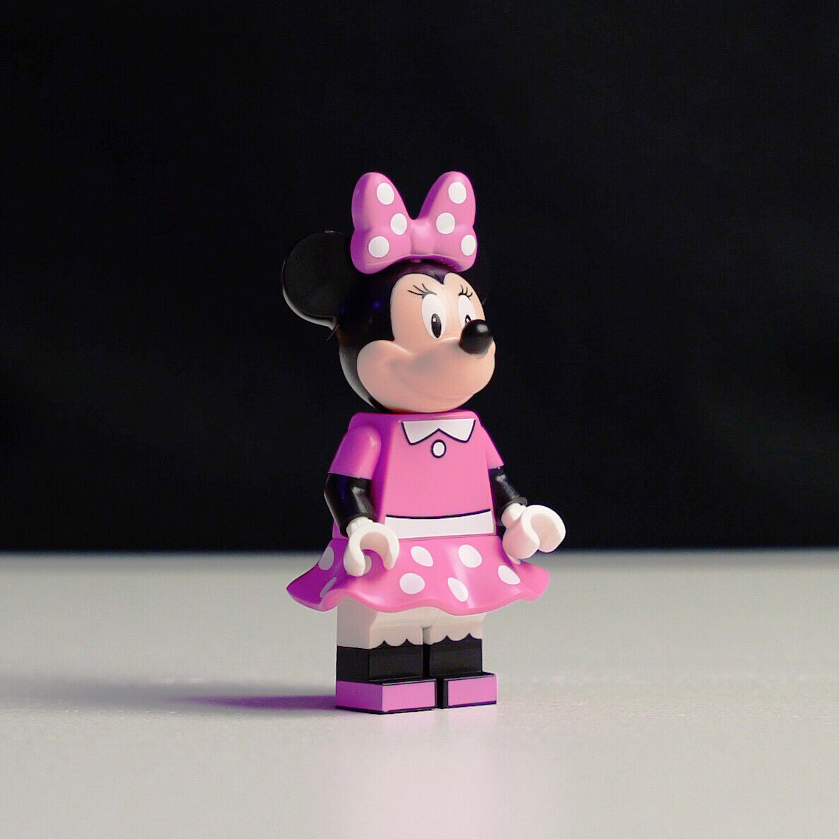 New LEGO Minnie Mouse (w/ Stand) Minifigure - Disney CMS (dis011) - StudBee