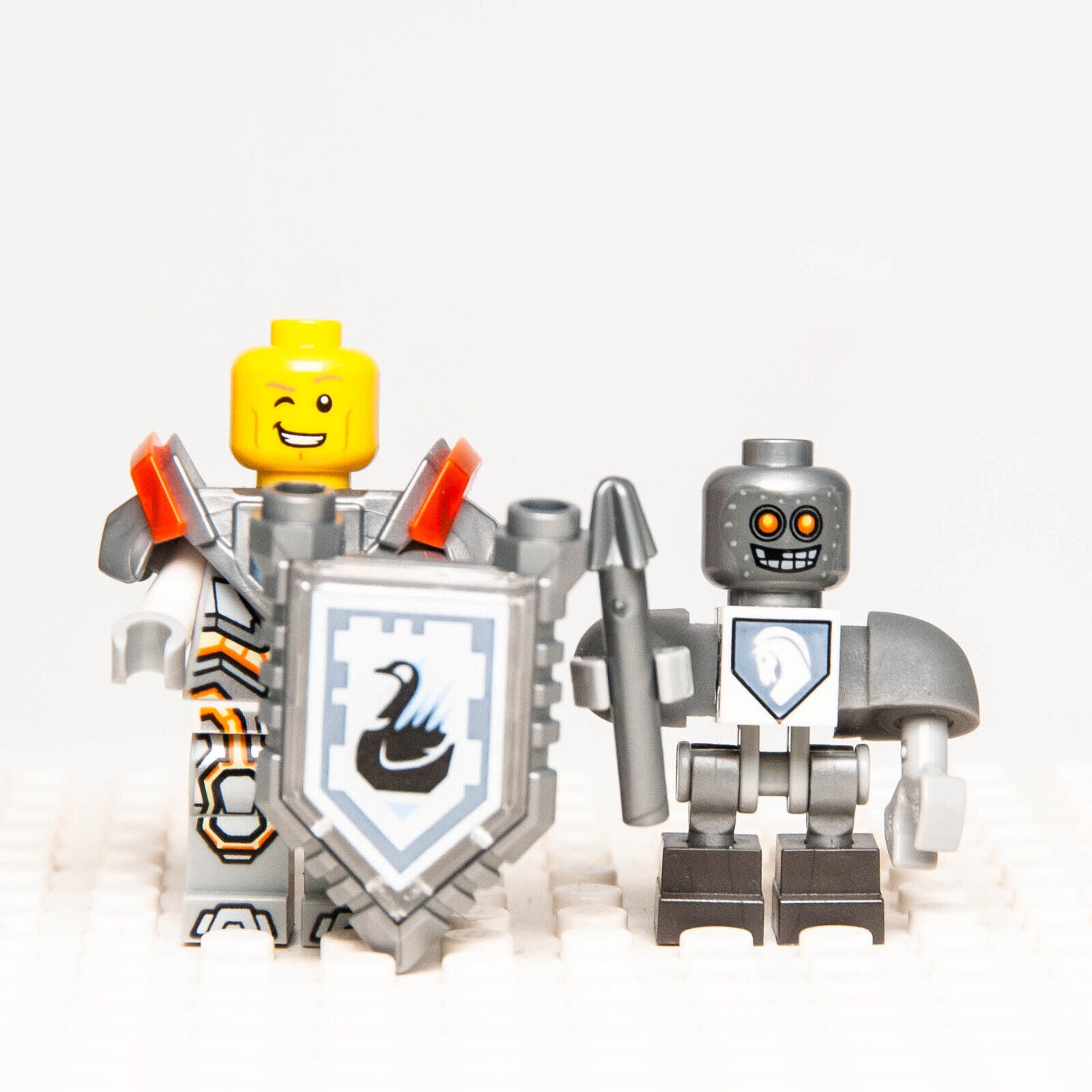 LEGO Nexo Knights Minifigures - Lance (nex076) & Bot (nex091) 70348 Twin Jouster - StudBee