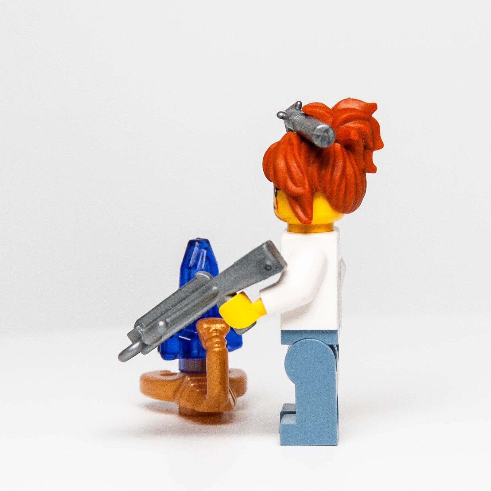 LEGO Minifigure Ann Lee (mof002) Monster Fighters w/ Crossbow & Crystal - StudBee