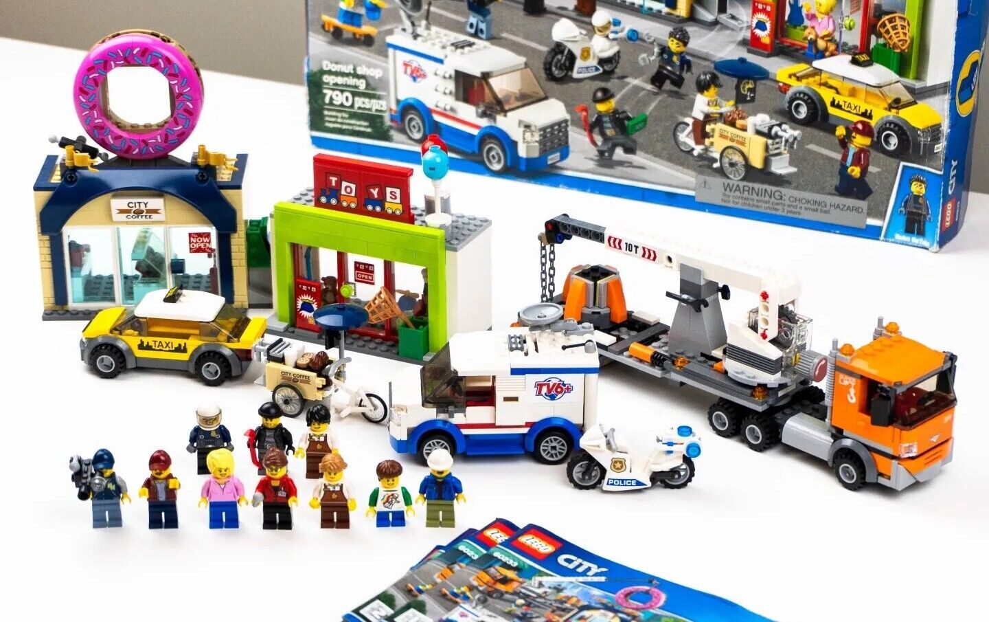 LEGO CITY: Donut Shop Opening (60233) W/ Box & Manual COMPLETE! - StudBee