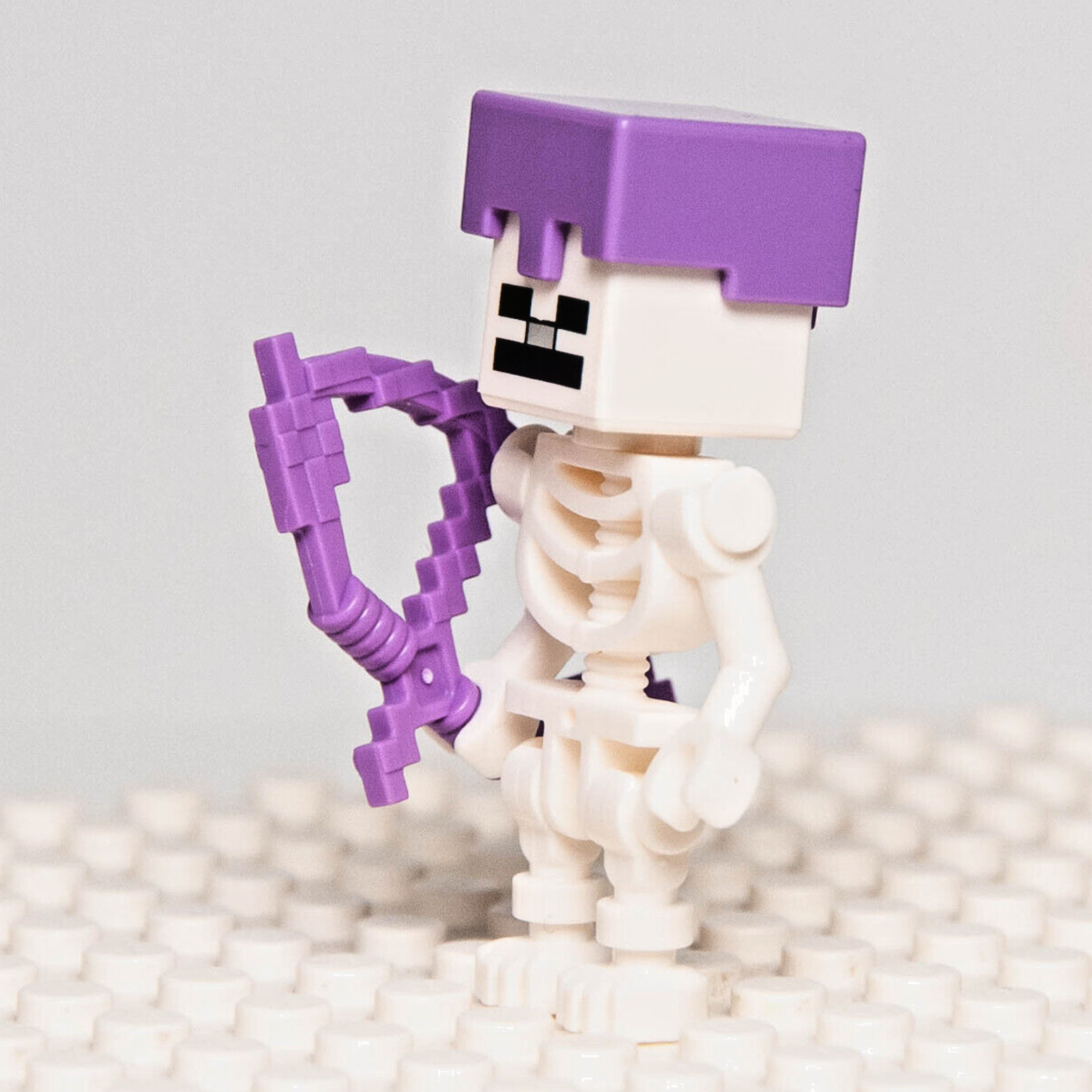 LEGO Minecraft Minifigure - Skeleton Lavender Helmet (min065) 21146 21171