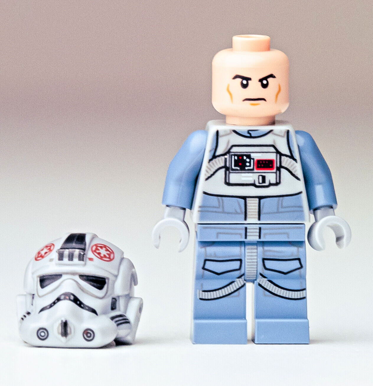 New LEGO AT-AT Driver Minifigure AT-AT vs Tauntaun Microfighters 75298 (sw1104) - StudBee