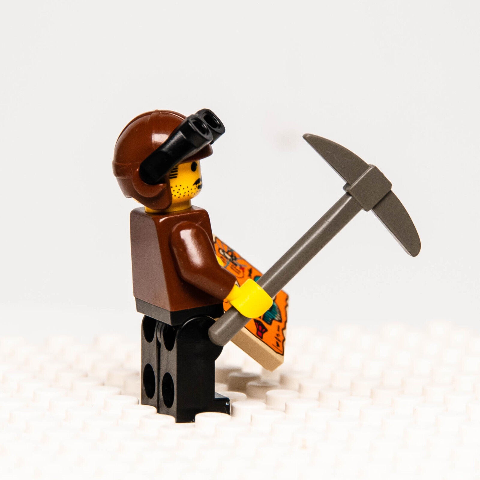 LEGO Adventurers Desert Pilot Minifigure Harry Cane Hieroglyphs Map 5988 (adv009 - StudBee