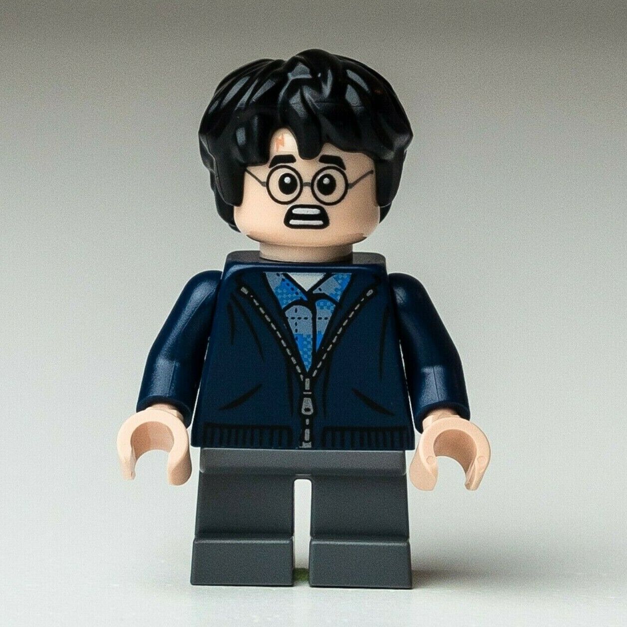 New LEGO Harry Potter, Dark Blue Zip Up Minifigure - 75955 (hp153) - StudBee