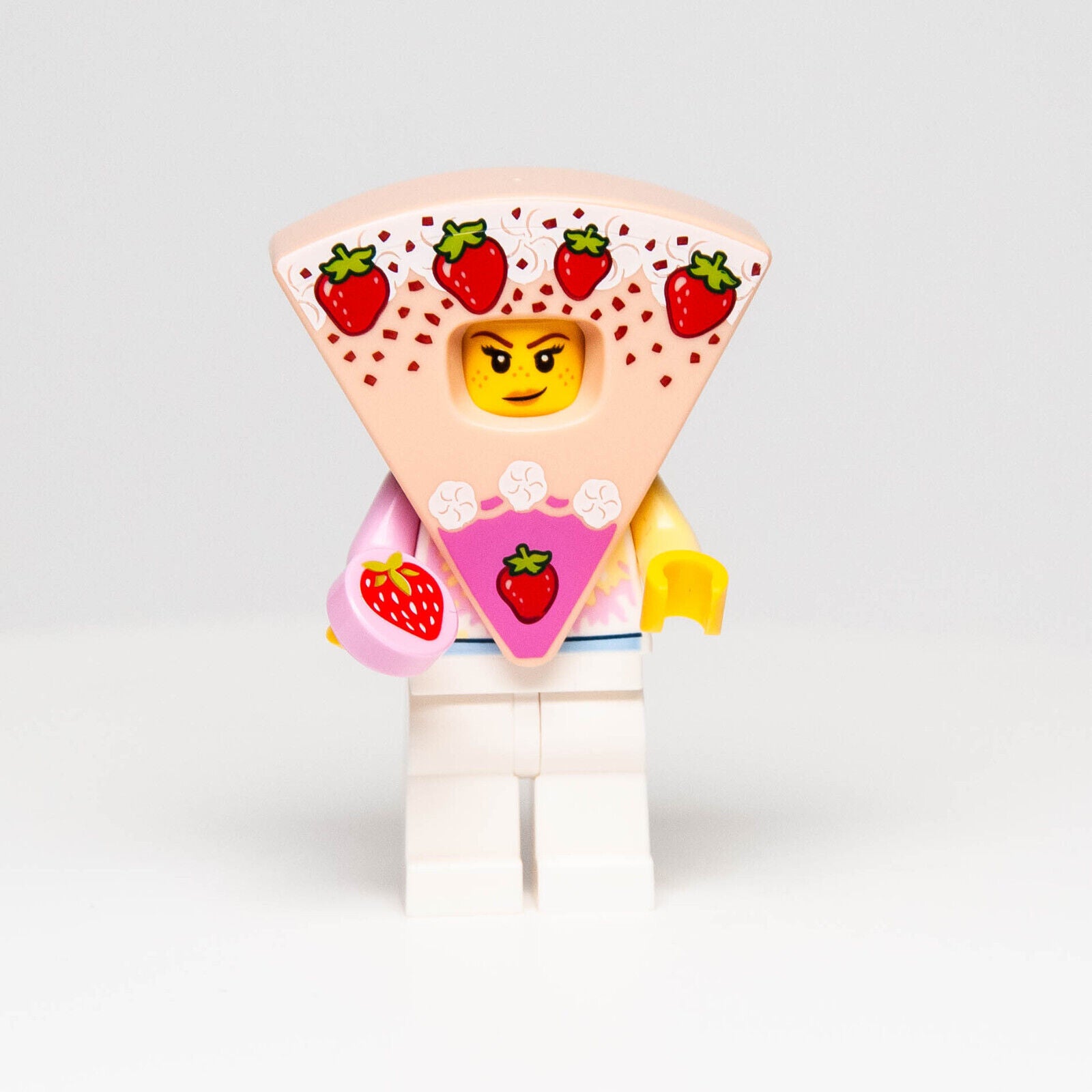 New Lego BAM 2023 Minifigure Strawberry Shortcake w/ Pastel TieDye Shirt - StudBee