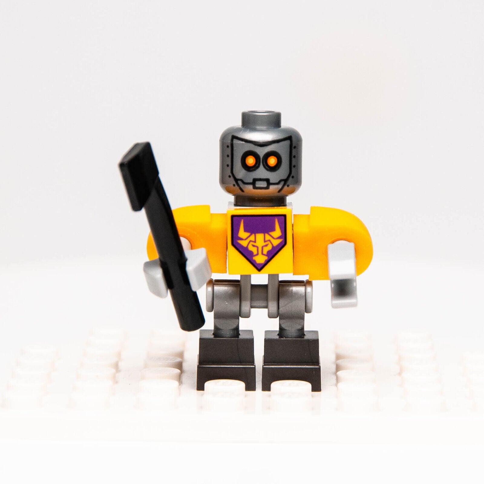 LEGO Nexo Knights Minifigure Lot: Axl Bot w/ Axe (nex060) 70317 - StudBee