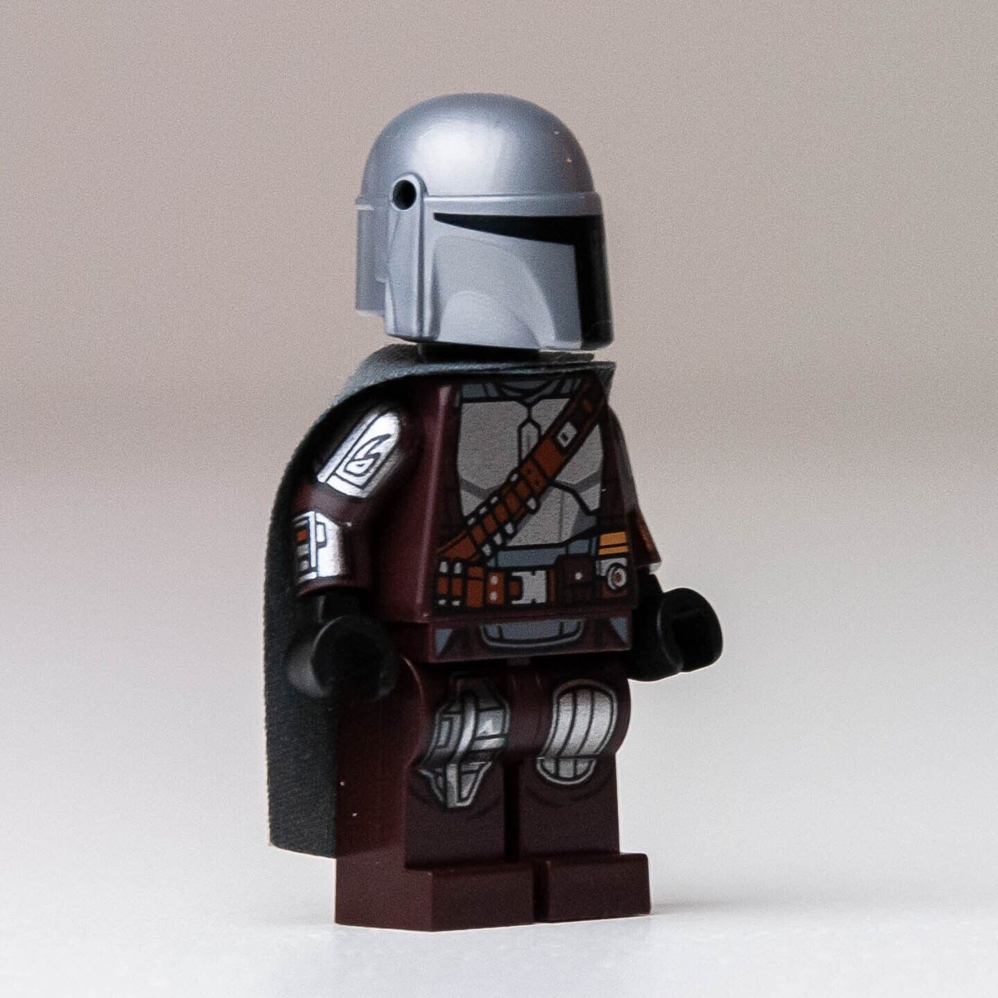 New LEGO Mandalorian (SEALED CAPE) - Silver Beskar Armor Minifigure (sw1135) - StudBee